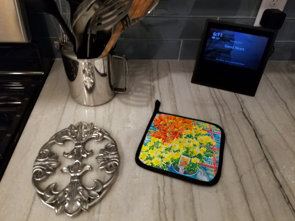 Flower - Mums Pot Holder Set of 2 Heat Resistant Quilted Hot Pads 7.5 x 7.5 Inch, Insulated Kitchen Trivets for Cooking & Baking
