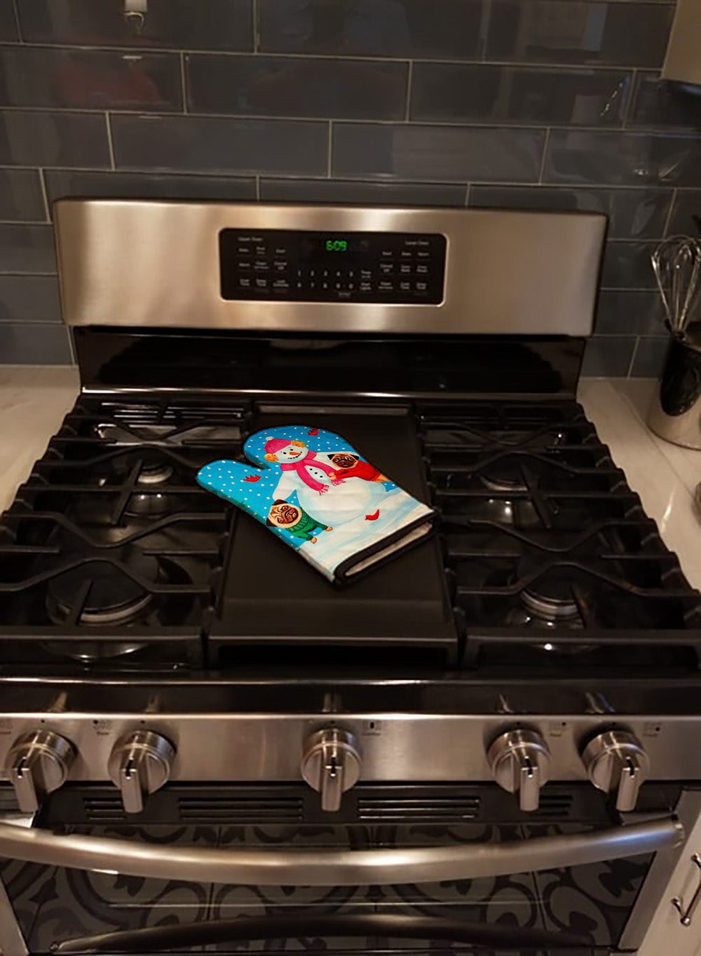 Snowman with Pug Winter Snowman Oven Mitt Heat Resistant Thick Oven Mitt for Hot Pans and Oven, Kitchen Mitt Protect Hands, Cooking Baking Glove