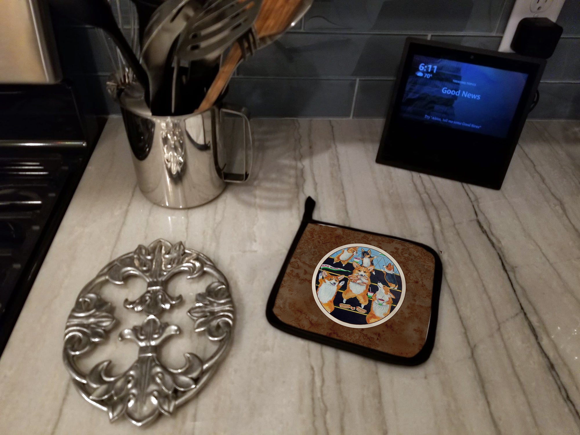 Go Team Corgi Pembroke Pot Holder Set of 2 Heat Resistant Quilted Hot Pads 7.5 x 7.5 Inch, Insulated Kitchen Trivets for Cooking & Baking