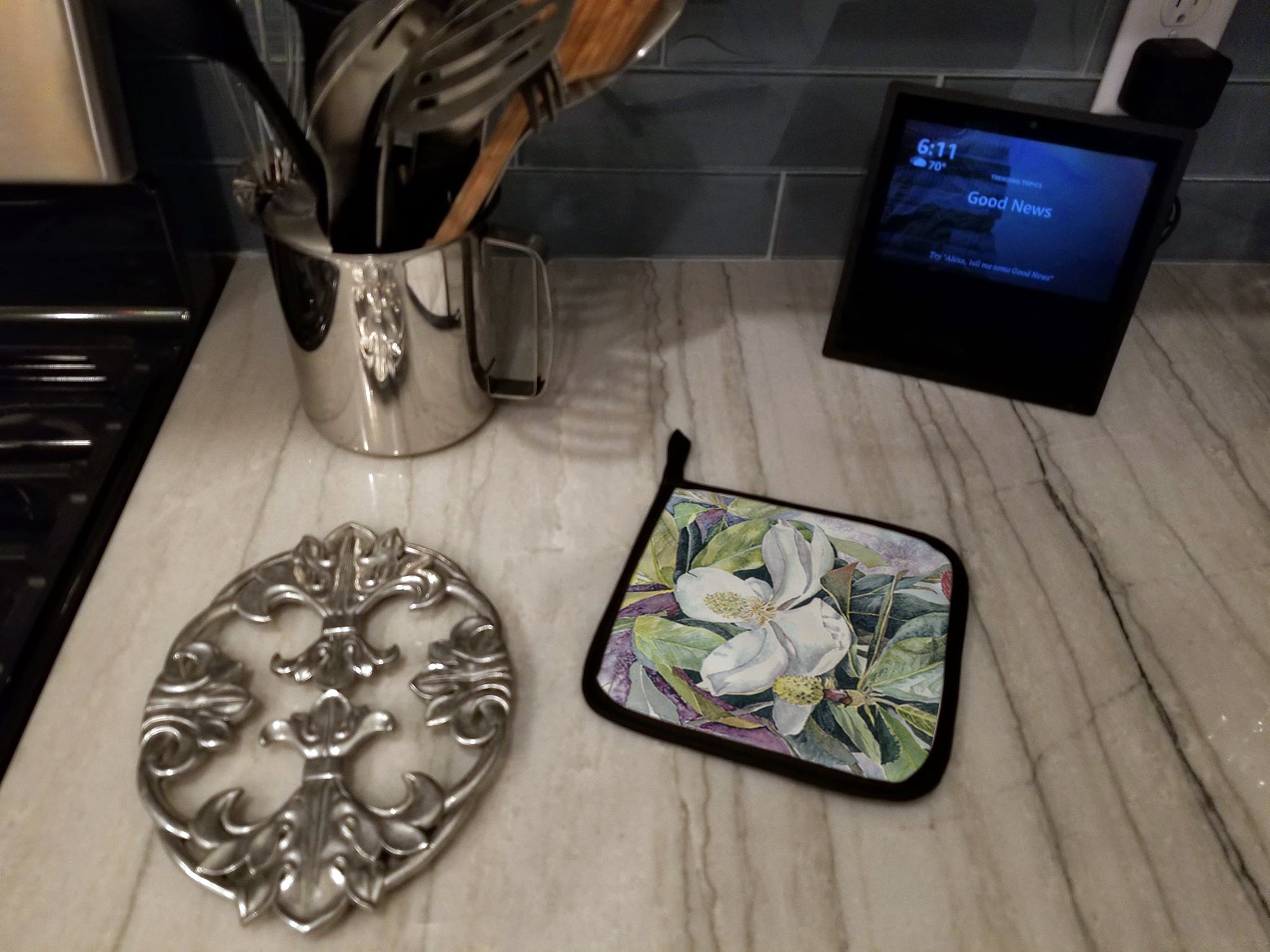 Flower - Magnolia Pot Holder Set of 2 Heat Resistant Quilted Hot Pads 7.5 x 7.5 Inch, Insulated Kitchen Trivets for Cooking & Baking