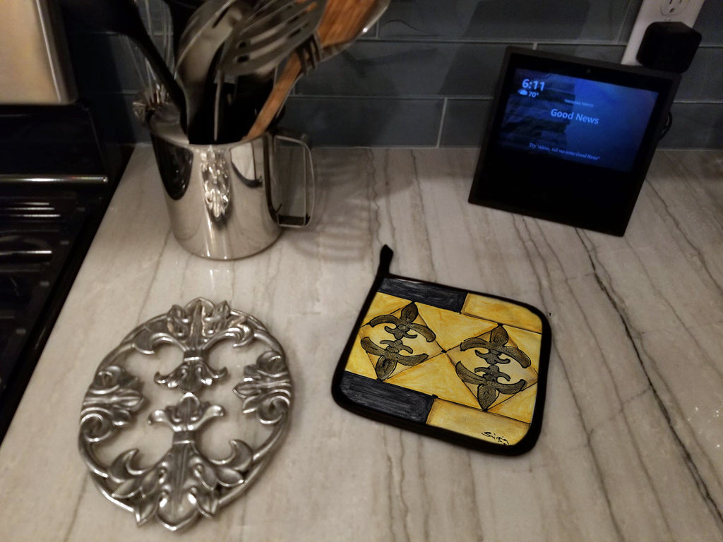 Black and Gold Fleur de Lis Pot Holder Set of 2 Heat Resistant Quilted Hot Pads 7.5 x 7.5 Inch, Insulated Kitchen Trivets for Cooking & Baking