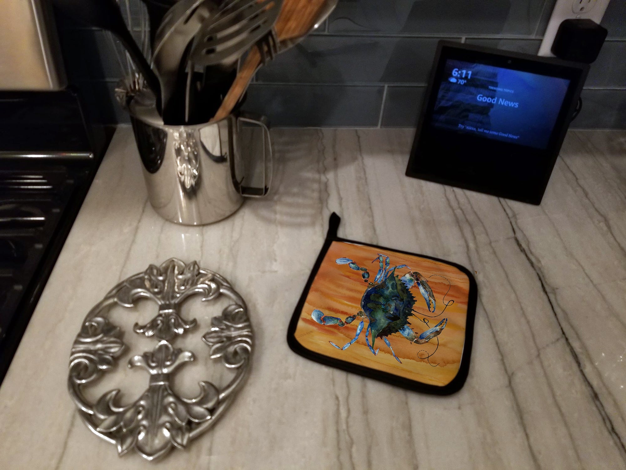Male Blue Crab Spicy Hot Pot Holder Set of 2 Heat Resistant Quilted Hot Pads 7.5 x 7.5 Inch, Insulated Kitchen Trivets for Cooking & Baking