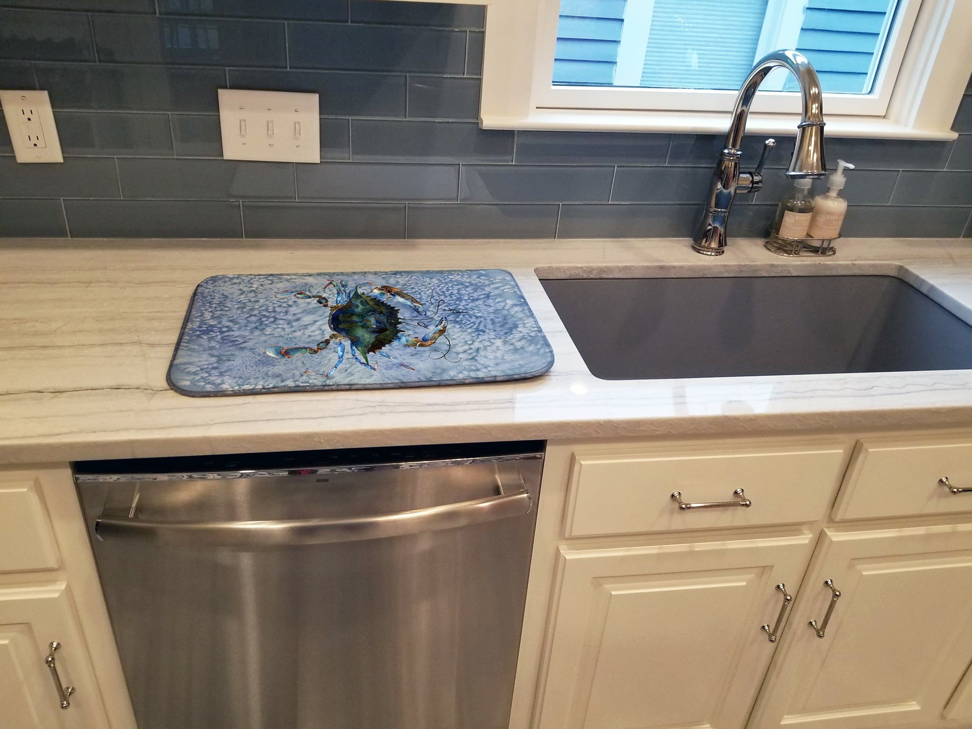 Male Blue Crab Cool Blue Water Dish Drying Mat Absorbent Dish Drying Mat Pad for Kitchen Counter Dish Drainer Mat for Countertop, 14 x 21", Multicolor