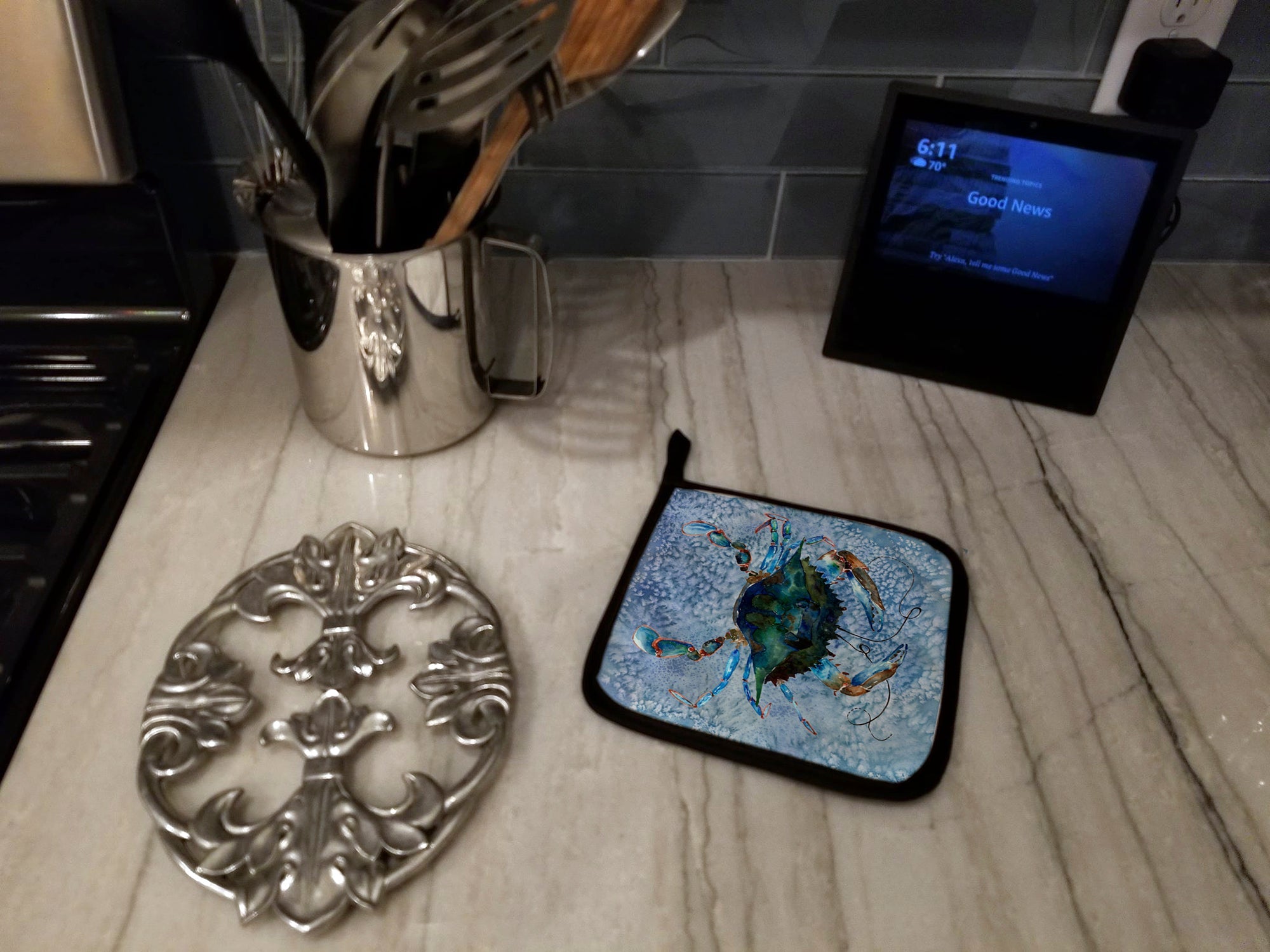 Male Blue Crab Cool Blue Water Pot Holder Set of 2 Heat Resistant Quilted Hot Pads 7.5 x 7.5 Inch, Insulated Kitchen Trivets for Cooking & Baking