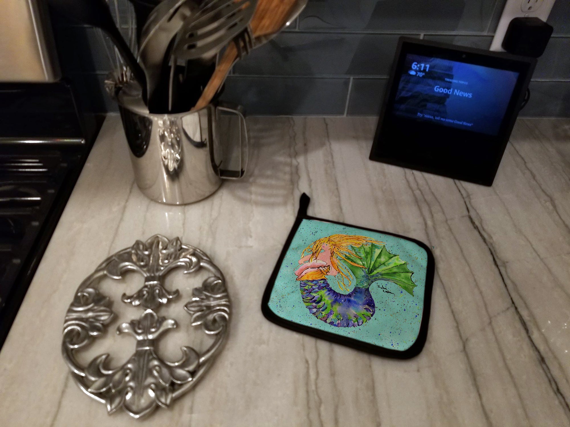 Blonde Mermaid on Teal Pot Holder Set of 2 Heat Resistant Quilted Hot Pads 7.5 x 7.5 Inch, Insulated Kitchen Trivets for Cooking & Baking