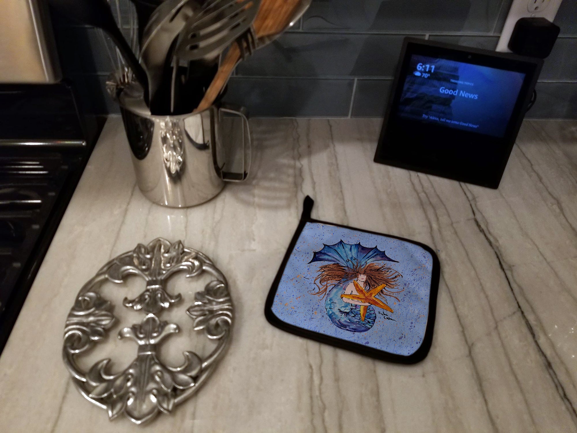 Brown Headed Mermaid on Blue Pot Holder Set of 2 Heat Resistant Quilted Hot Pads 7.5 x 7.5 Inch, Insulated Kitchen Trivets for Cooking & Baking