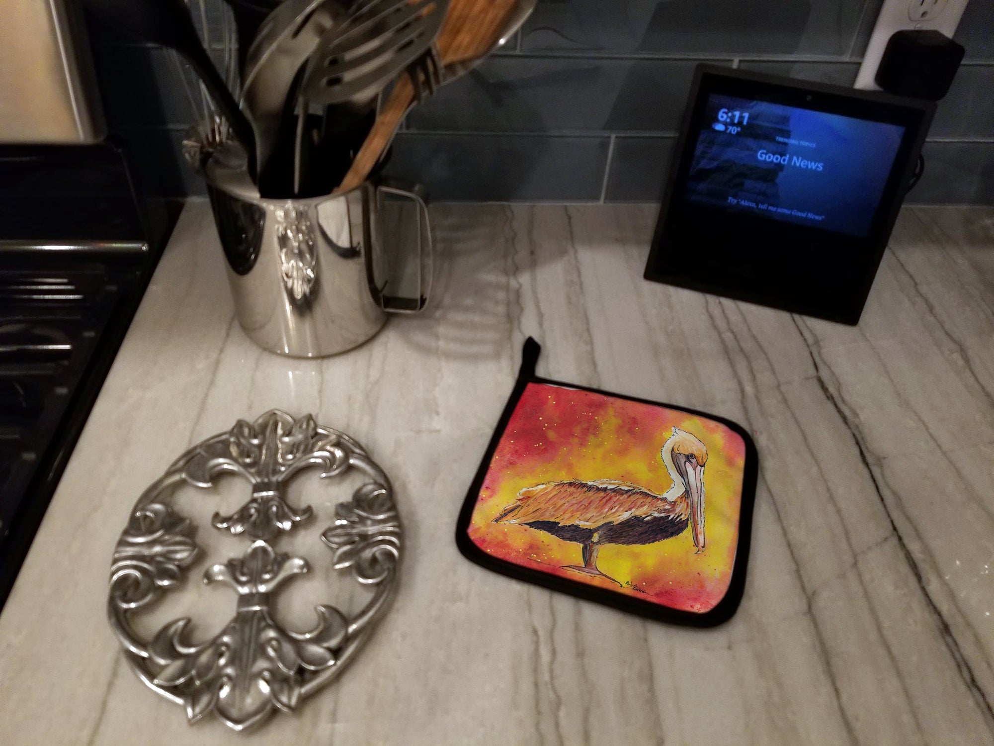 Brown Pelican Hot and Spicy Pot Holder Set of 2 Heat Resistant Quilted Hot Pads 7.5 x 7.5 Inch, Insulated Kitchen Trivets for Cooking & Baking