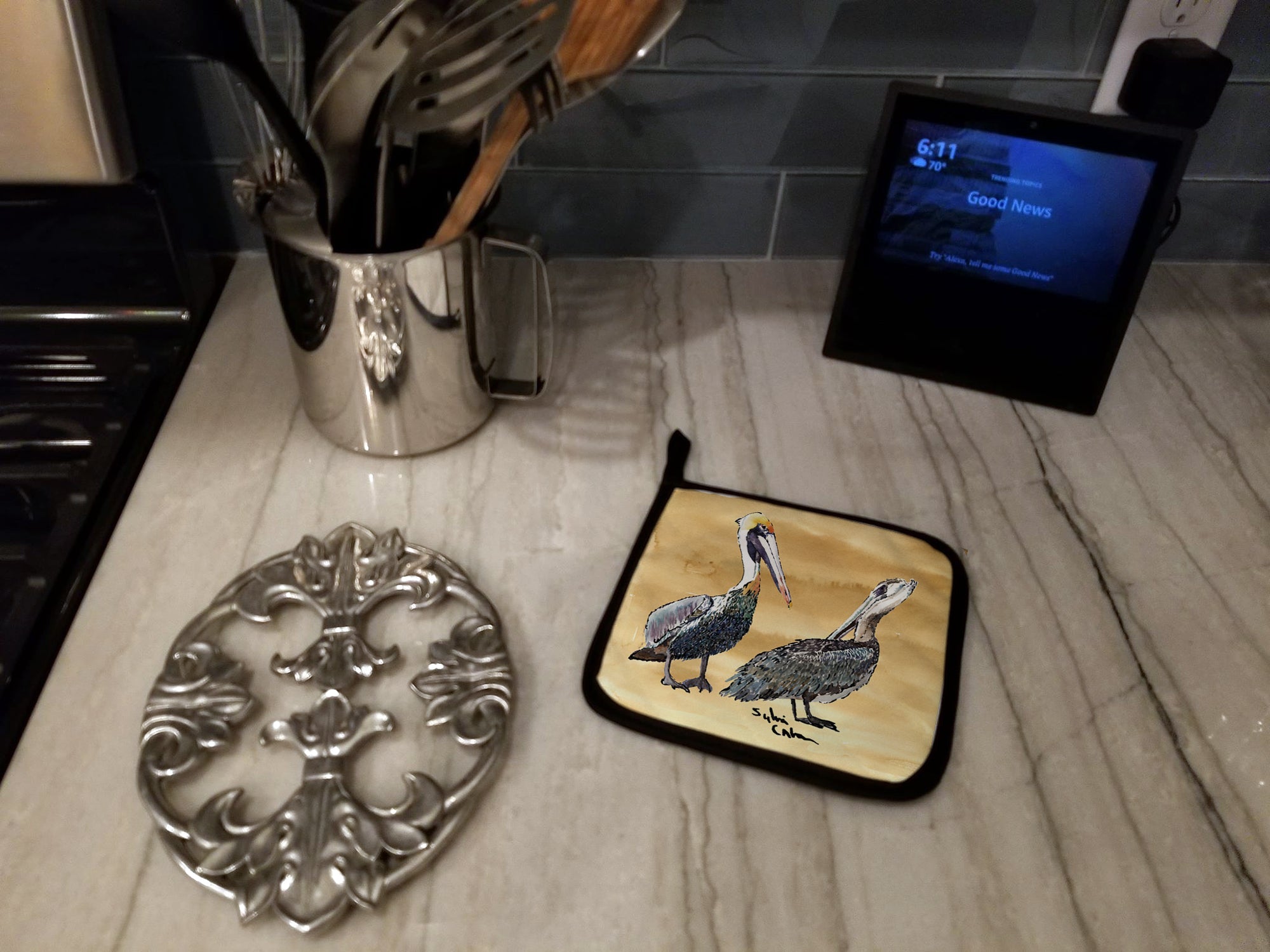Pelican Pot Holder Set of 2 Heat Resistant Quilted Hot Pads 7.5 x 7.5 Inch, Insulated Kitchen Trivets for Cooking & Baking