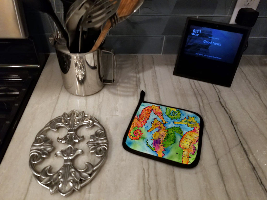 Seahorse Pot Holder Set of 2 Heat Resistant Quilted Hot Pads 7.5 x 7.5 Inch, Insulated Kitchen Trivets for Cooking & Baking