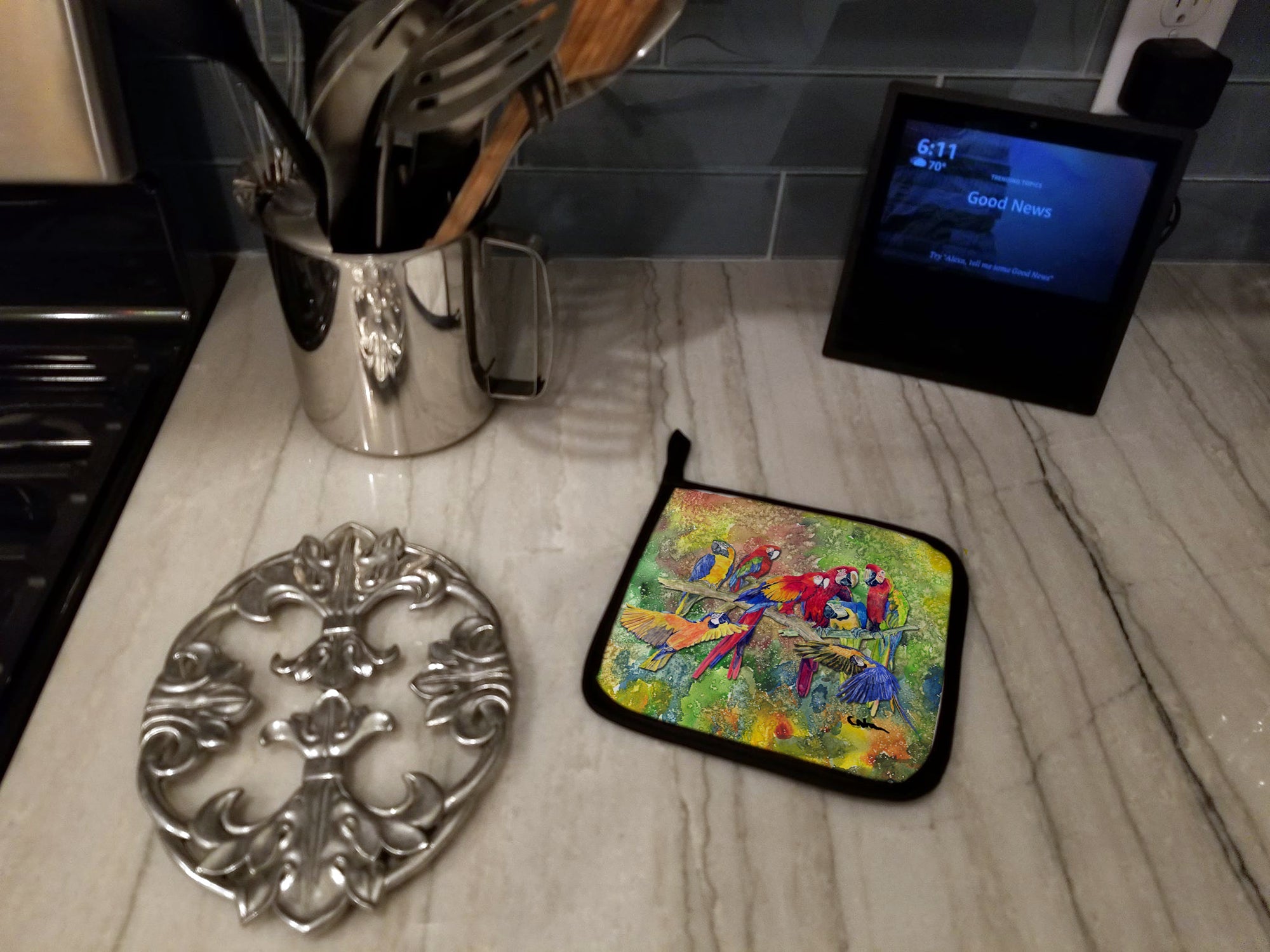 Parrots Galore Pot Holder Set of 2 Heat Resistant Quilted Hot Pads 7.5 x 7.5 Inch, Insulated Kitchen Trivets for Cooking & Baking