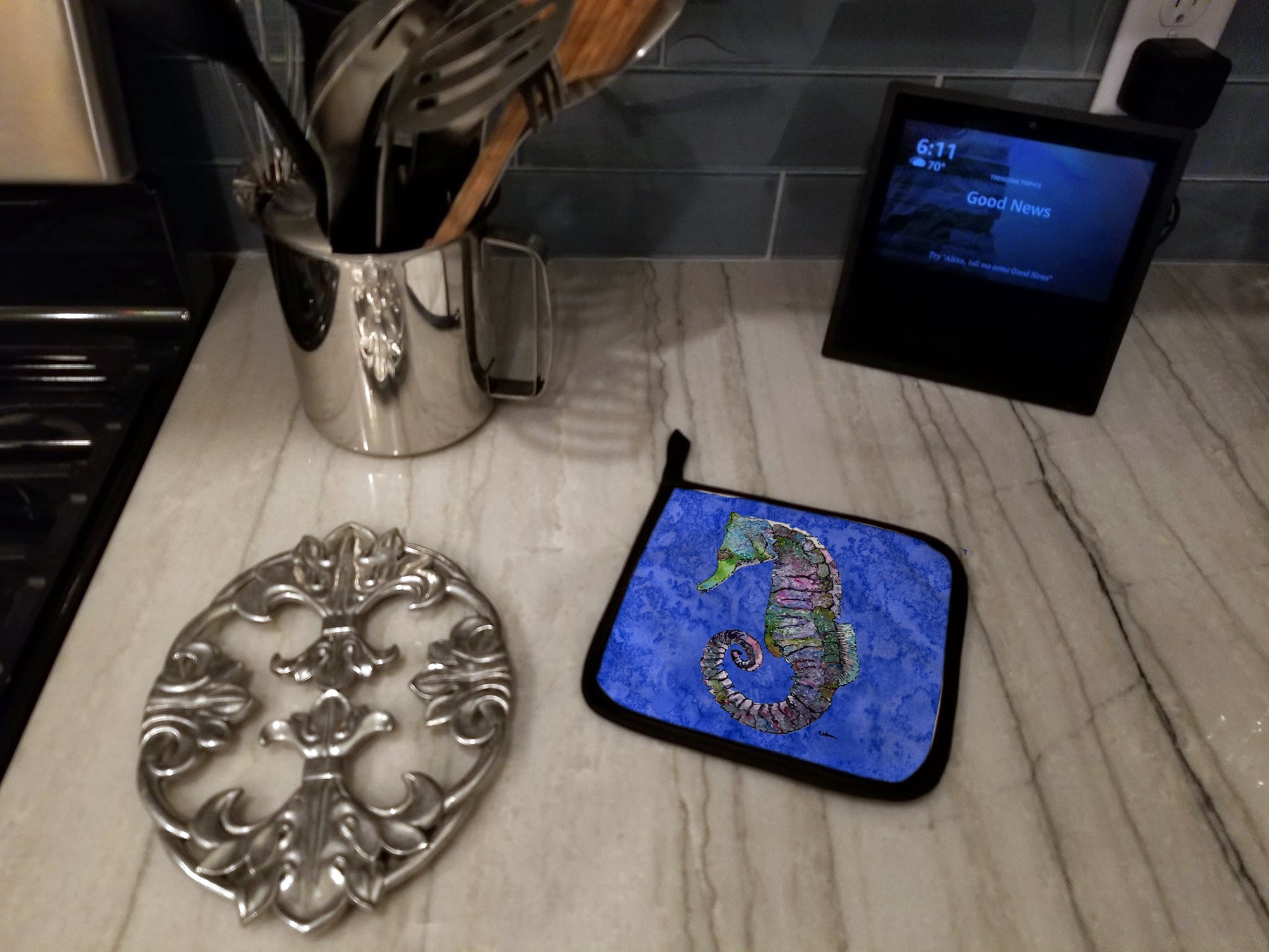 Seahorse Pot Holder Set of 2 Heat Resistant Quilted Hot Pads 7.5 x 7.5 Inch, Insulated Kitchen Trivets for Cooking & Baking