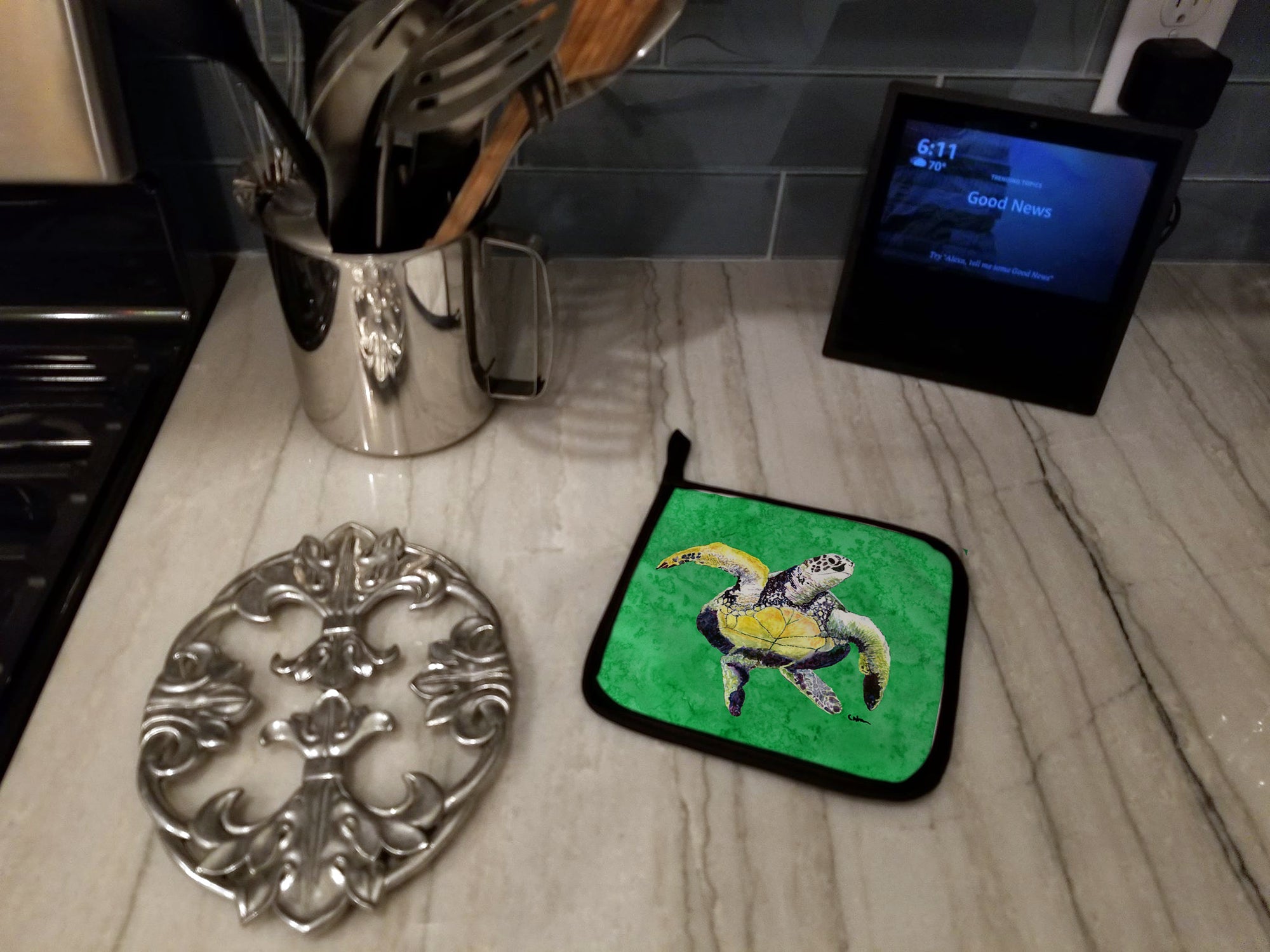 Turtle Pot Holder Set of 2 Heat Resistant Quilted Hot Pads 7.5 x 7.5 Inch, Insulated Kitchen Trivets for Cooking & Baking