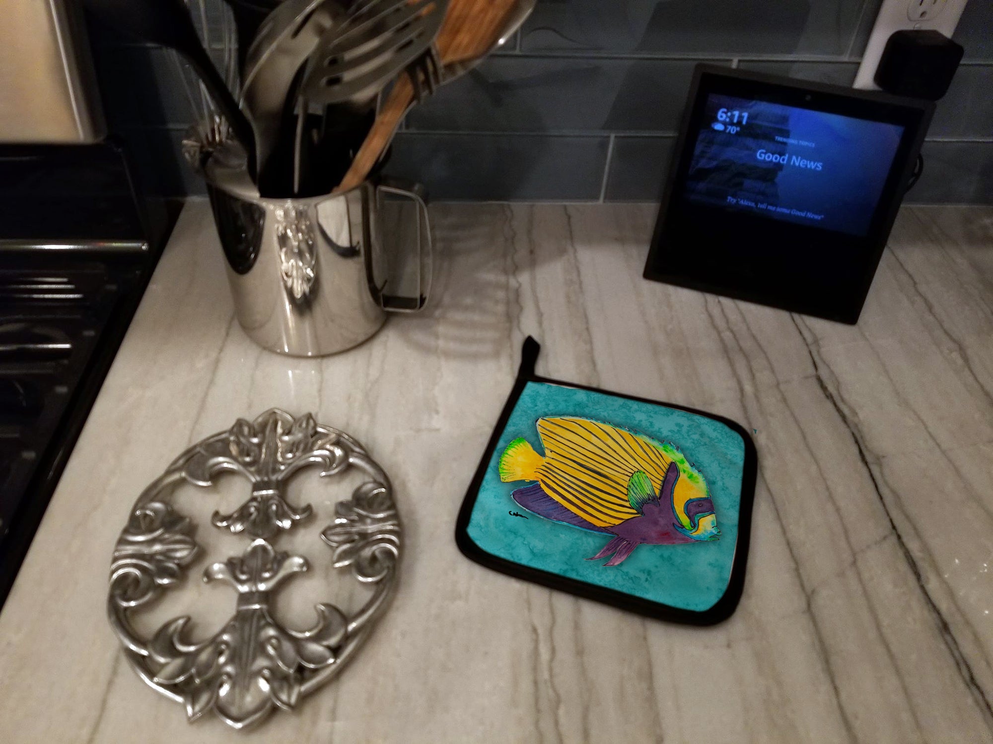 Tropical Fish Pot Holder Set of 2 Heat Resistant Quilted Hot Pads 7.5 x 7.5 Inch, Insulated Kitchen Trivets for Cooking & Baking