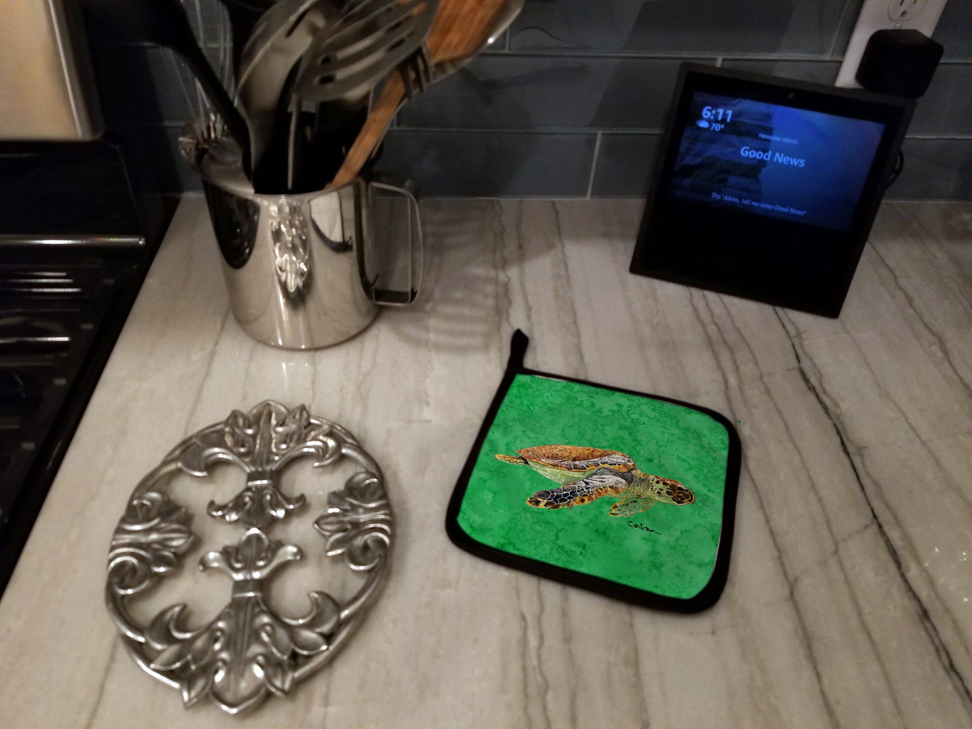 Turtle Pot Holder Set of 2 Heat Resistant Quilted Hot Pads 7.5 x 7.5 Inch, Insulated Kitchen Trivets for Cooking & Baking