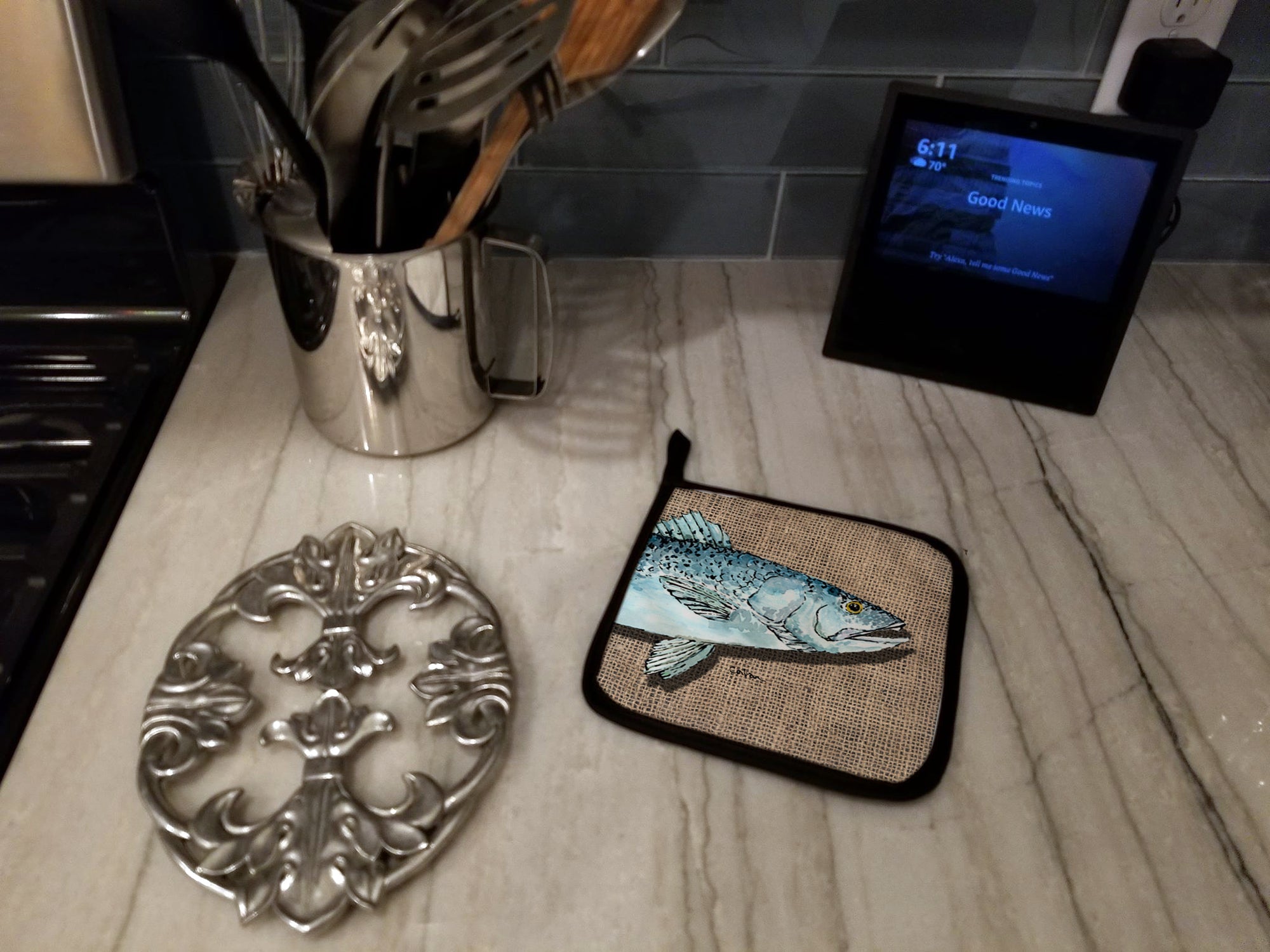 Fish Speckled Trout Pot Holder Set of 2 Heat Resistant Quilted Hot Pads 7.5 x 7.5 Inch, Insulated Kitchen Trivets for Cooking & Baking
