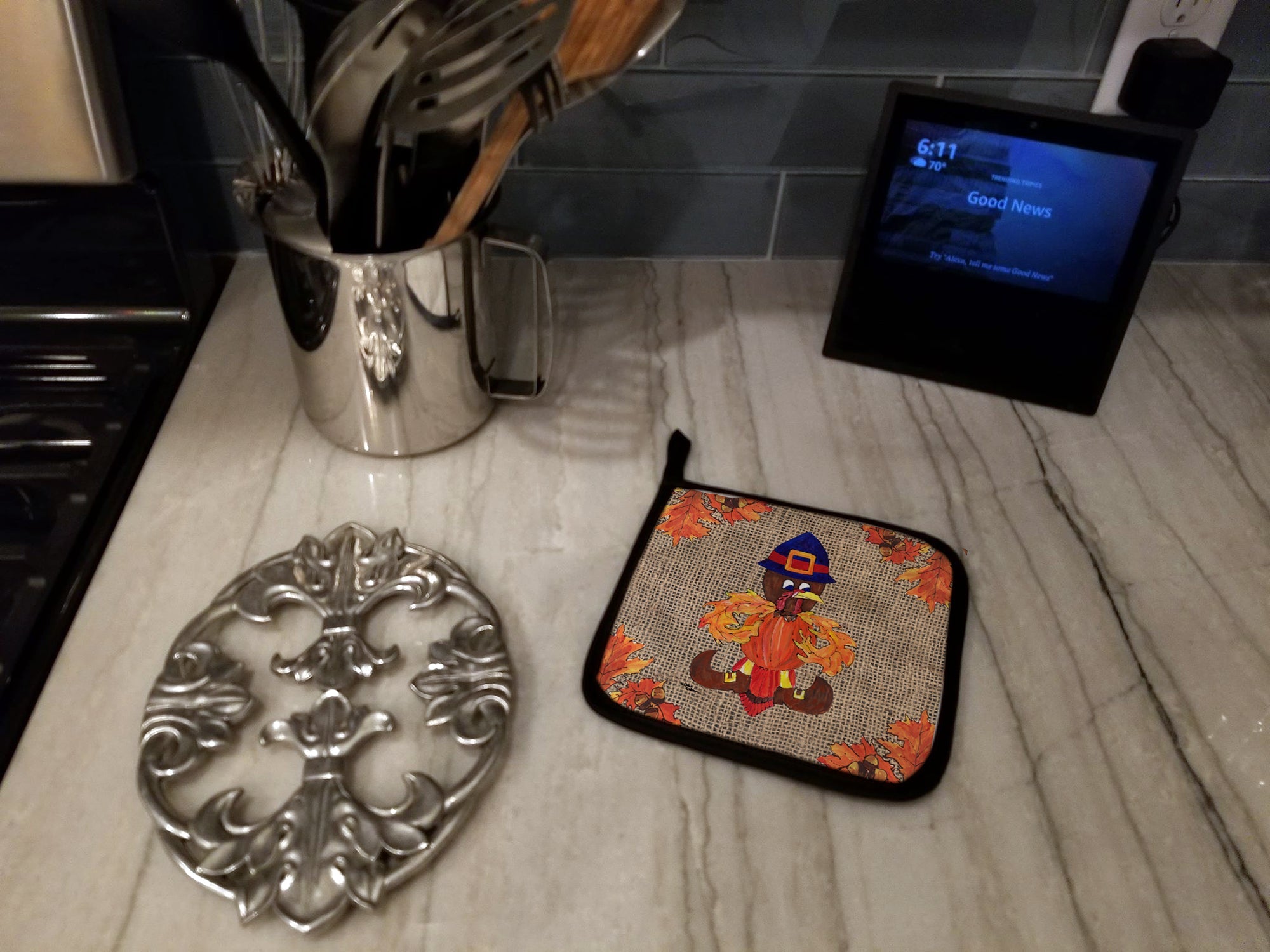 Thanksgiving Turkey Fleur de lis on Faux Burlap Pot Holder Set of 2 Heat Resistant Quilted Hot Pads 7.5 x 7.5 Inch, Insulated Kitchen Trivets for Cooking & Baking