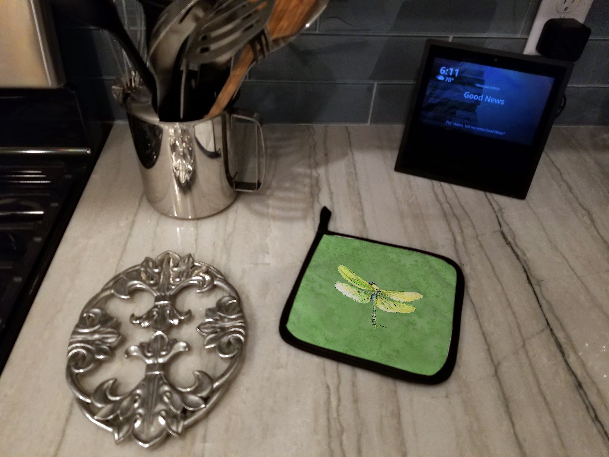 Dragonfly on Avacado Pot Holder Set of 2 Heat Resistant Quilted Hot Pads 7.5 x 7.5 Inch, Insulated Kitchen Trivets for Cooking & Baking