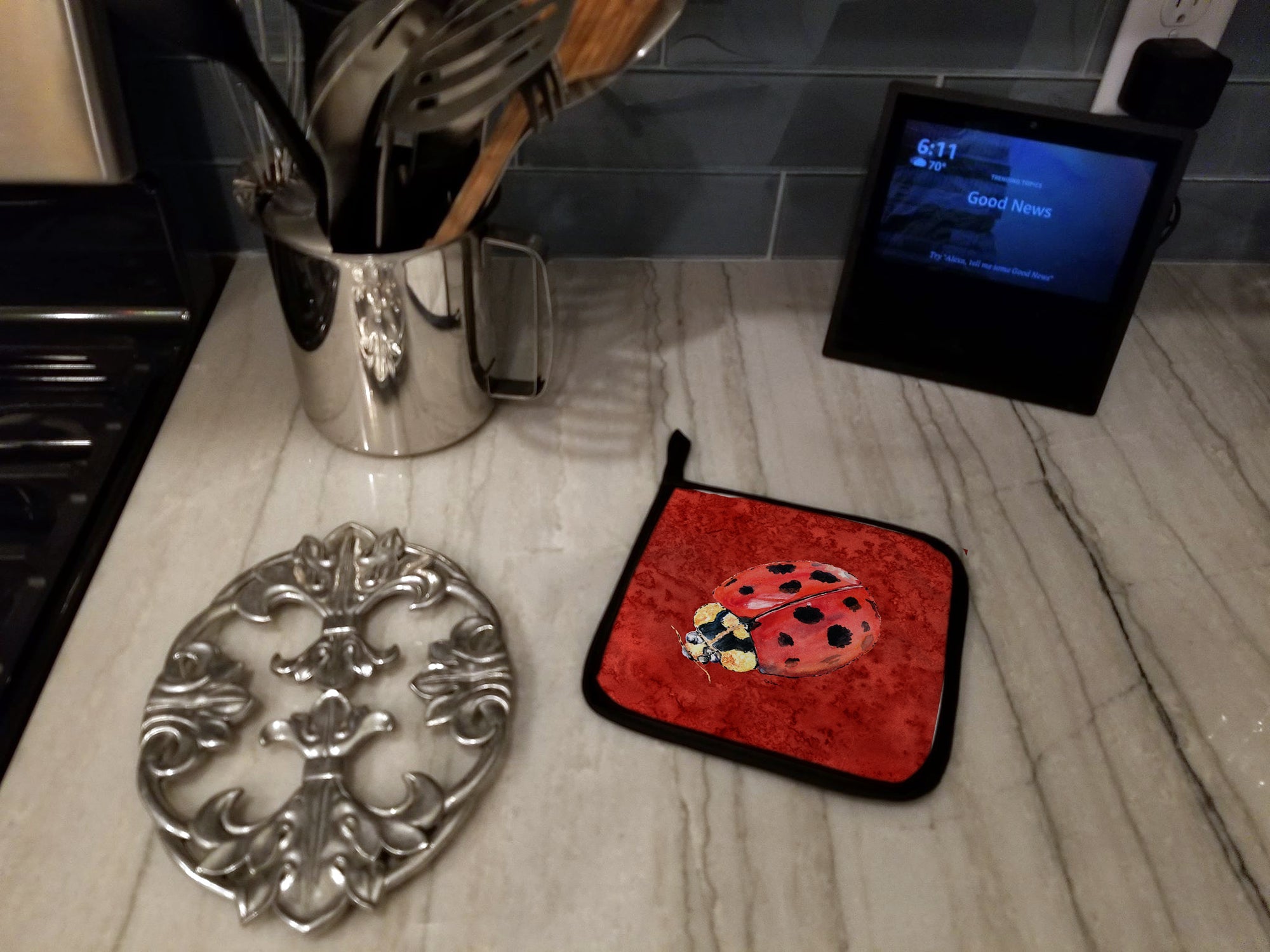 Lady Bug on Deep Red Pot Holder Set of 2 Heat Resistant Quilted Hot Pads 7.5 x 7.5 Inch, Insulated Kitchen Trivets for Cooking & Baking