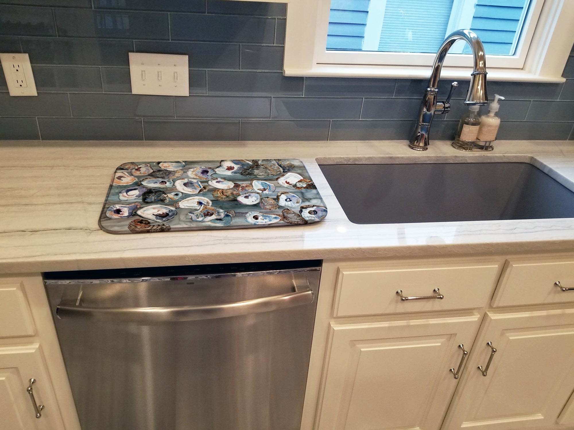Bunch of Oysters Dish Drying Mat Absorbent Dish Drying Mat Pad for Kitchen Counter Dish Drainer Mat for Countertop, 14 x 21", Multicolor