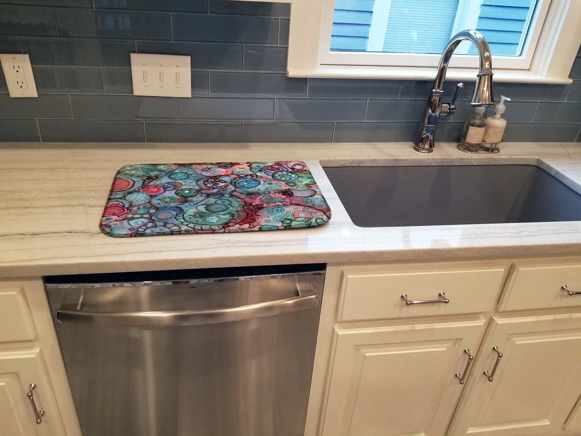 Abstract in Reds and Blues Dish Drying Mat Absorbent Dish Drying Mat Pad for Kitchen Counter Dish Drainer Mat for Countertop, 14 x 21", Multicolor