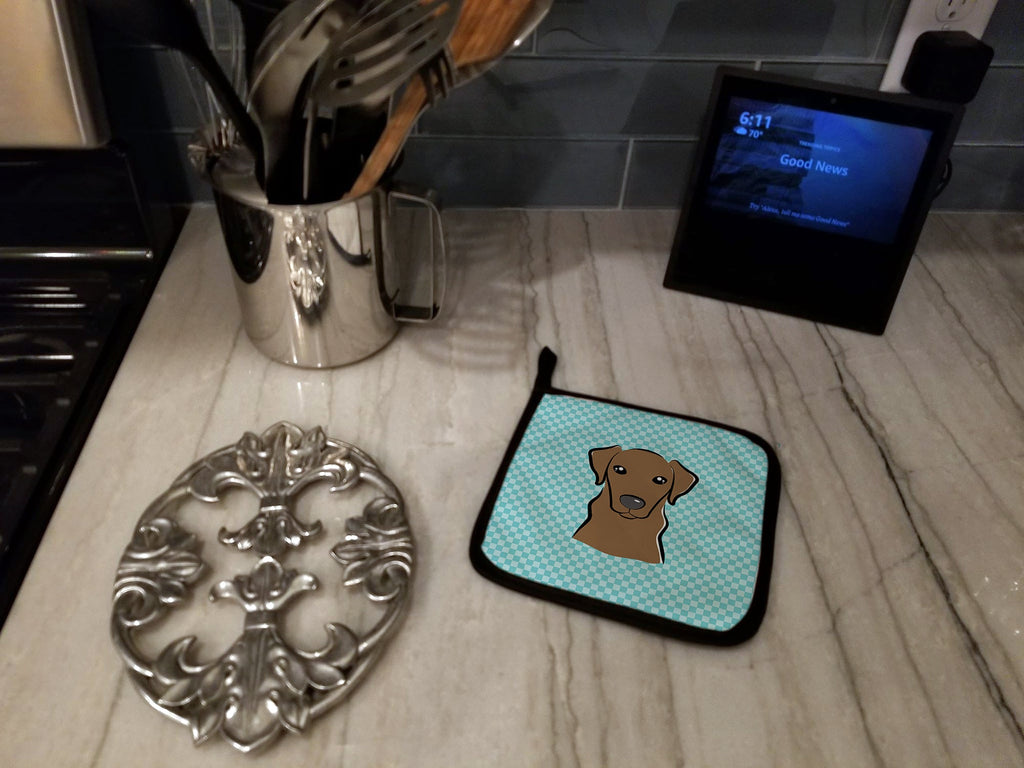 Checkerboard Blue Chocolate Labrador Pot Holder Set of 2 Heat Resistant Quilted Hot Pads 7.5 x 7.5 Inch, Insulated Kitchen Trivets for Cooking & Baking
