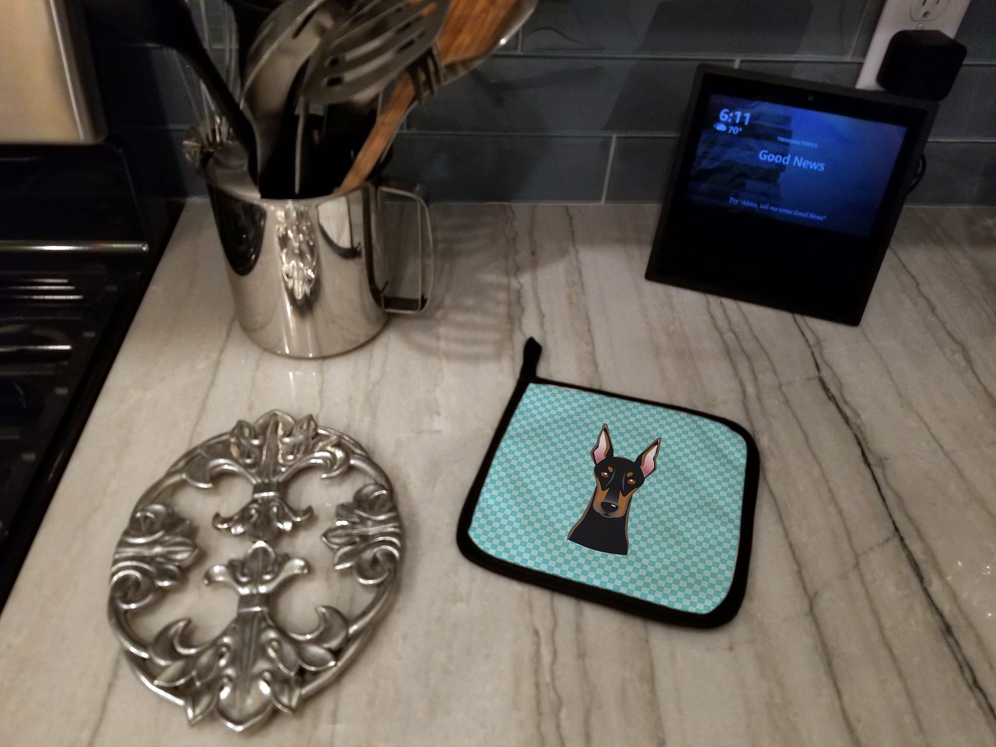 Checkerboard Blue Doberman Pot Holder Set of 2 Heat Resistant Quilted Hot Pads 7.5 x 7.5 Inch, Insulated Kitchen Trivets for Cooking & Baking