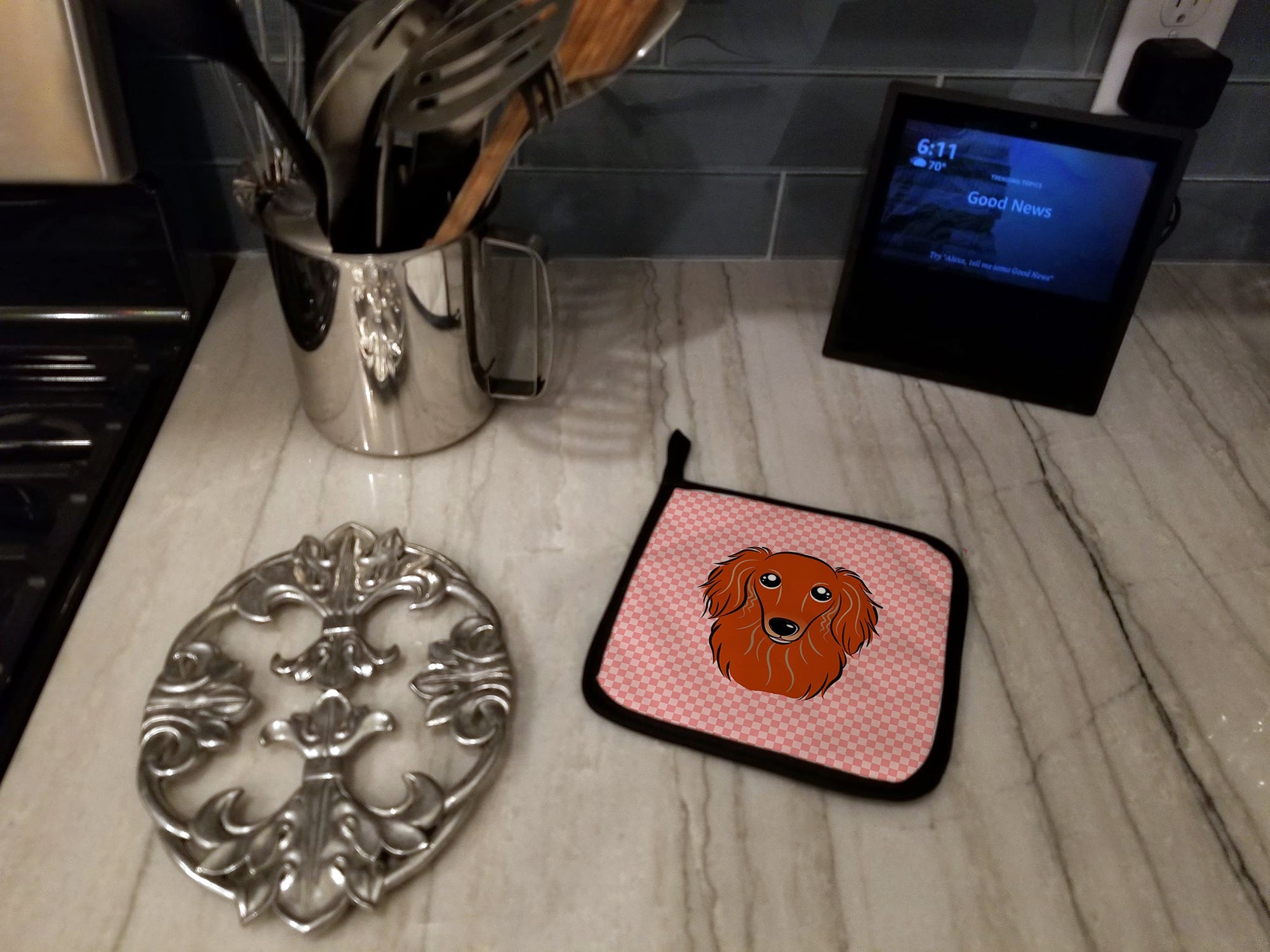 Checkerboard Pink Longhair Red Dachshund Pot Holder Set of 2 Heat Resistant Quilted Hot Pads 7.5 x 7.5 Inch, Insulated Kitchen Trivets for Cooking & Baking
