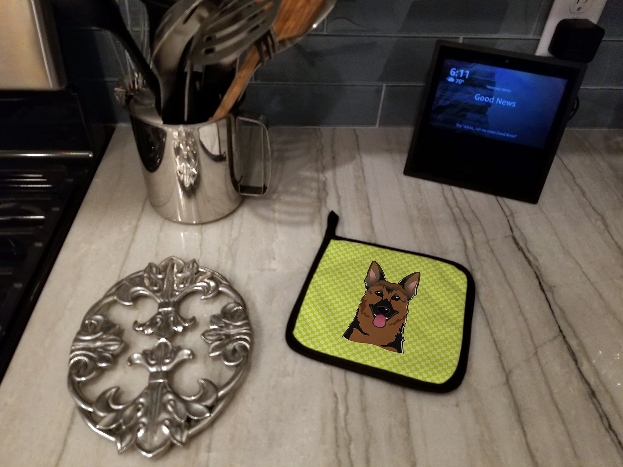 Checkerboard Lime Green German Shepherd Pot Holder Set of 2 Heat Resistant Quilted Hot Pads 7.5 x 7.5 Inch, Insulated Kitchen Trivets for Cooking & Baking