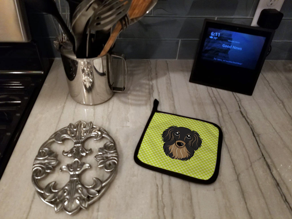 Checkerboard Lime Green Longhair Black and Tan Dachshund Pot Holder Set of 2 Heat Resistant Quilted Hot Pads 7.5 x 7.5 Inch, Insulated Kitchen Trivets for Cooking & Baking