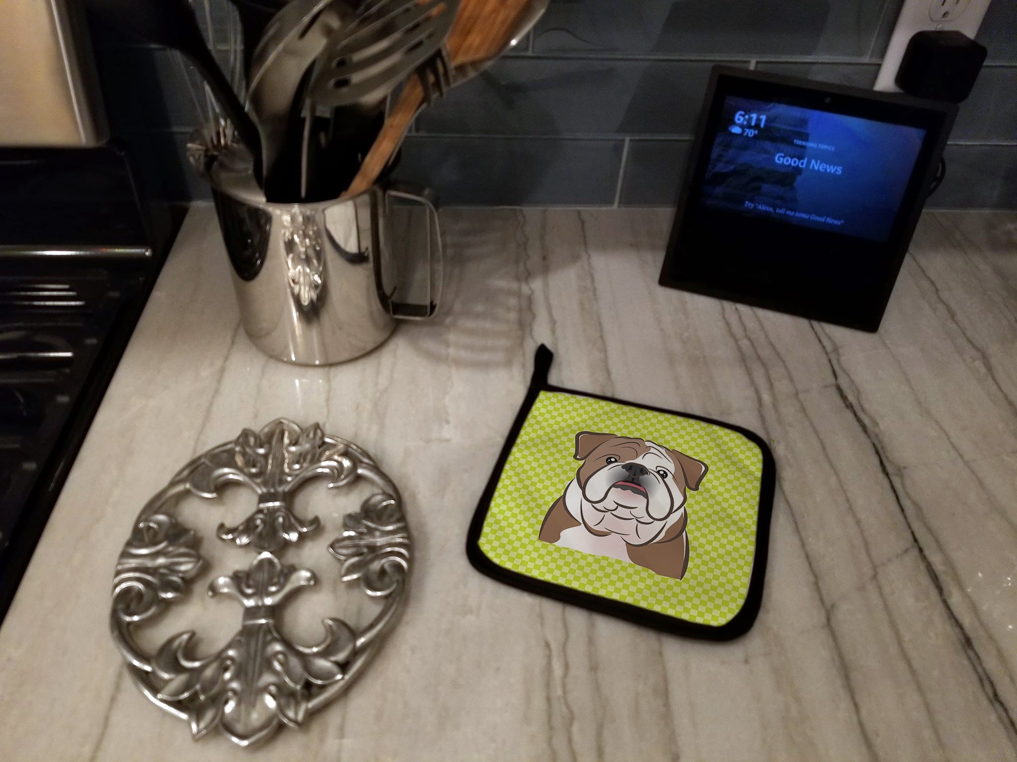 Checkerboard Lime Green English Bulldog  Pot Holder Set of 2 Heat Resistant Quilted Hot Pads 7.5 x 7.5 Inch, Insulated Kitchen Trivets for Cooking & Baking