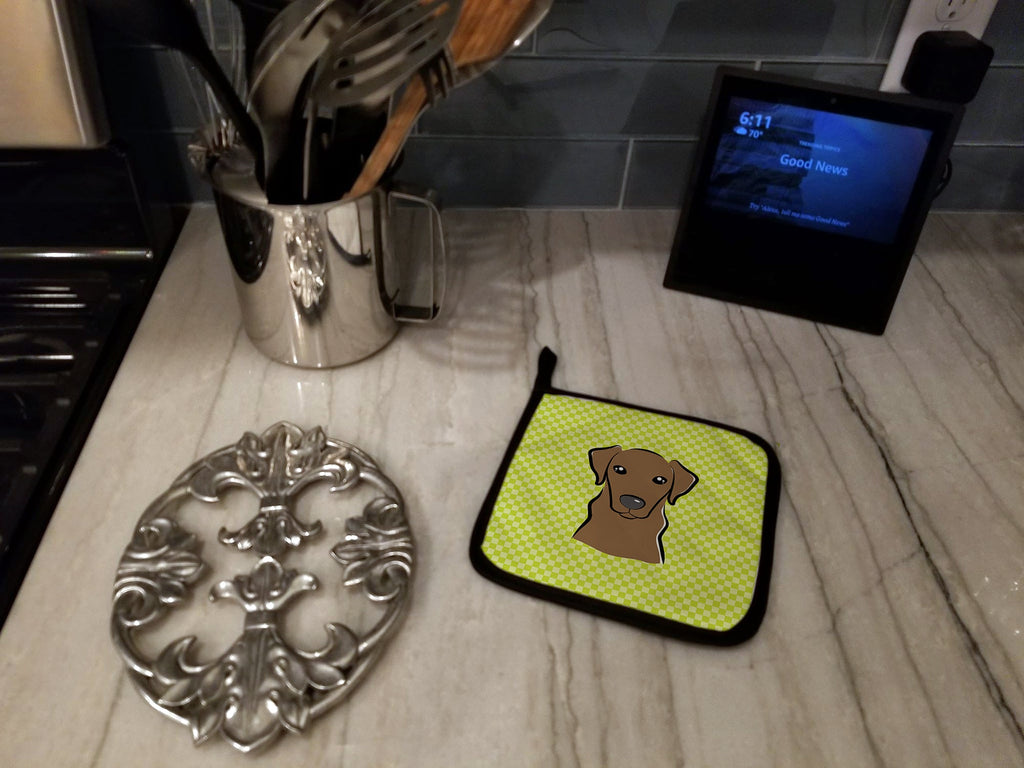 Checkerboard Lime Green Chocolate Labrador Pot Holder Set of 2 Heat Resistant Quilted Hot Pads 7.5 x 7.5 Inch, Insulated Kitchen Trivets for Cooking & Baking