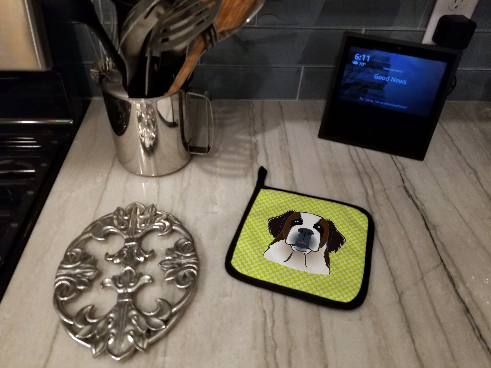 Checkerboard Lime Green Saint Bernard Pot Holder Set of 2 Heat Resistant Quilted Hot Pads 7.5 x 7.5 Inch, Insulated Kitchen Trivets for Cooking & Baking
