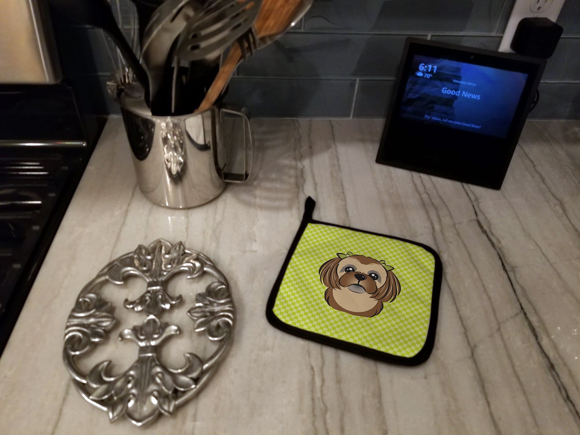 Checkerboard Lime Green Chocolate Brown Shih Tzu Pot Holder Set of 2 Heat Resistant Quilted Hot Pads 7.5 x 7.5 Inch, Insulated Kitchen Trivets for Cooking & Baking
