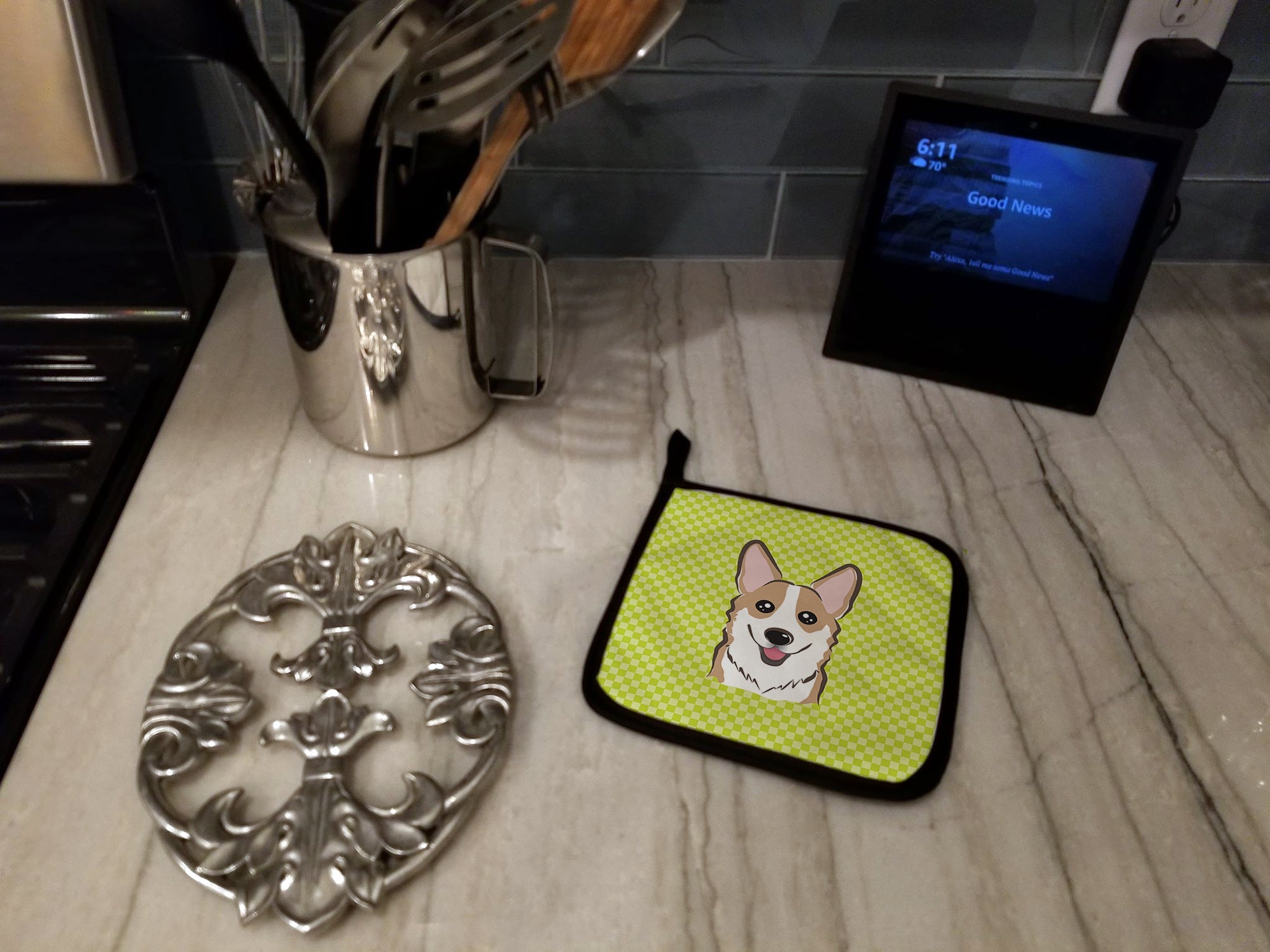 Checkerboard Lime Green Corgi Pot Holder Set of 2 Heat Resistant Quilted Hot Pads 7.5 x 7.5 Inch, Insulated Kitchen Trivets for Cooking & Baking