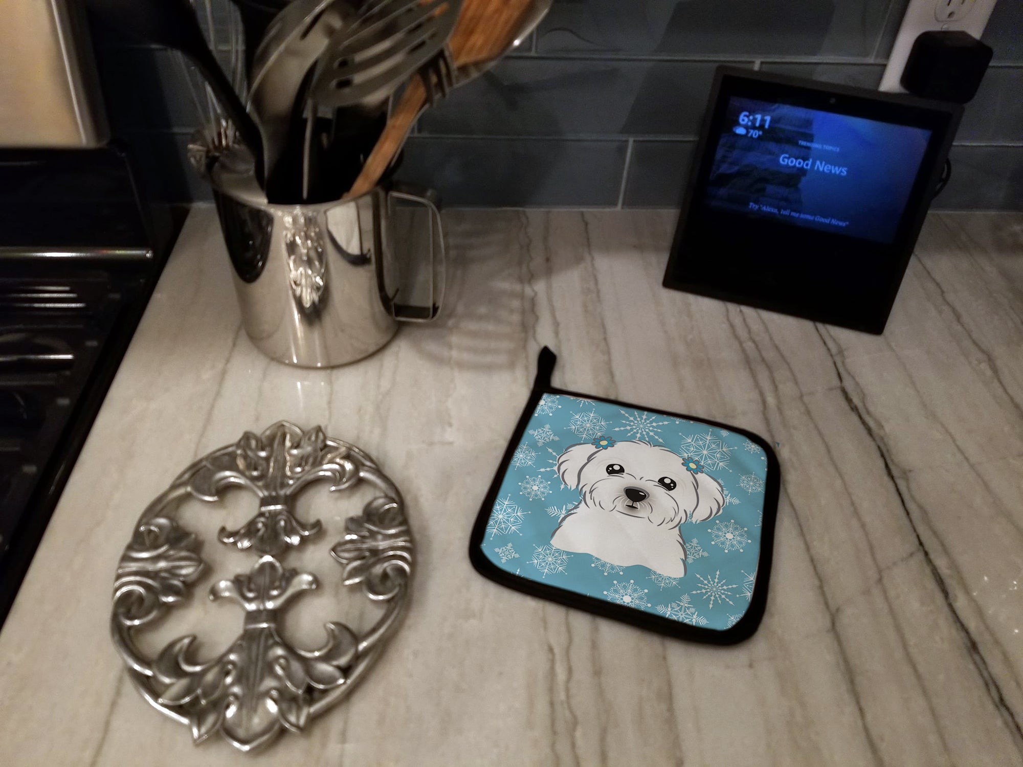 Snowflake Maltese Pot Holder Set of 2 Heat Resistant Quilted Hot Pads 7.5 x 7.5 Inch, Insulated Kitchen Trivets for Cooking & Baking