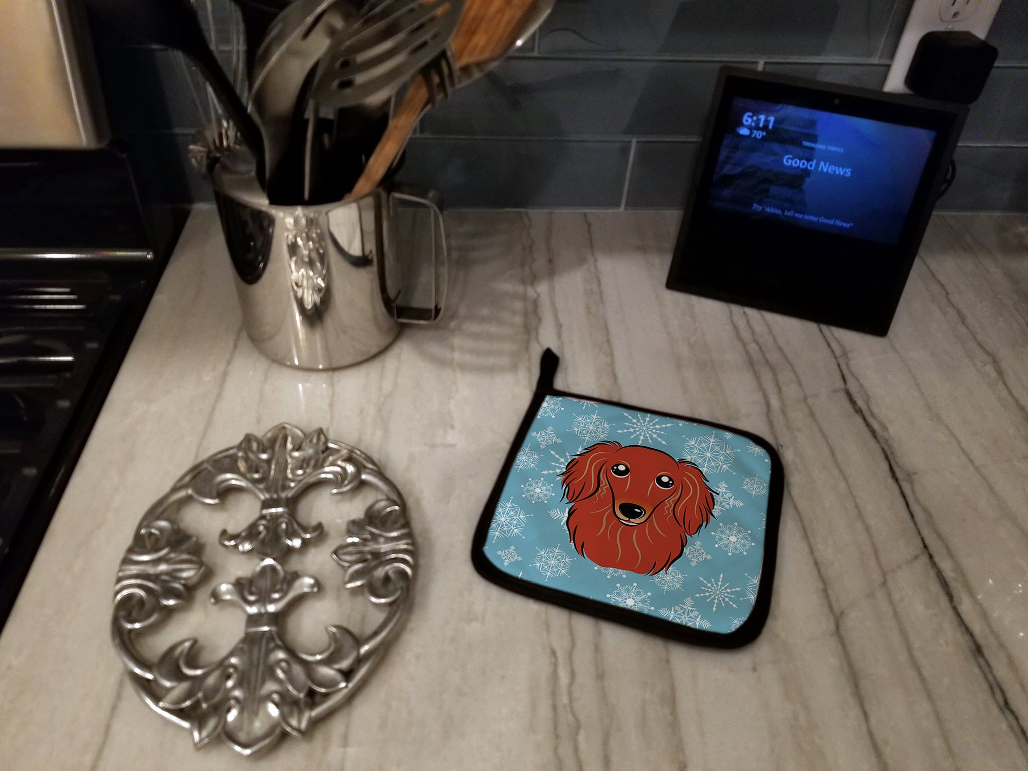 Snowflake Longhair Red Dachshund Pot Holder Set of 2 Heat Resistant Quilted Hot Pads 7.5 x 7.5 Inch, Insulated Kitchen Trivets for Cooking & Baking