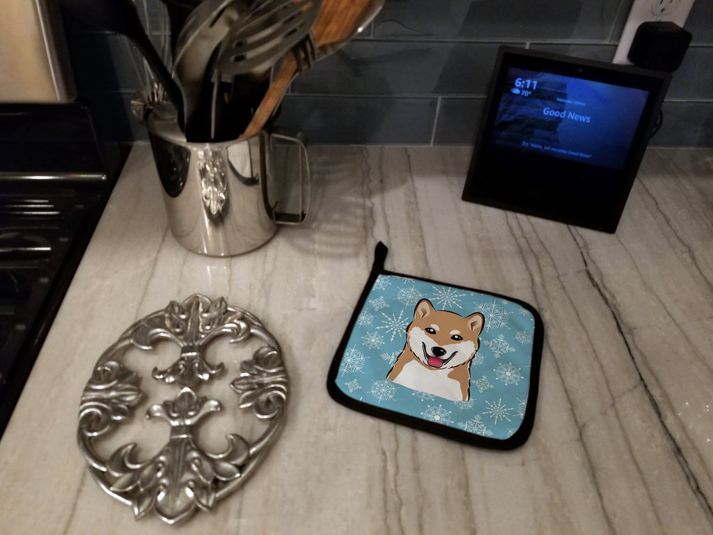 Snowflake Shiba Inu Pot Holder Set of 2 Heat Resistant Quilted Hot Pads 7.5 x 7.5 Inch, Insulated Kitchen Trivets for Cooking & Baking