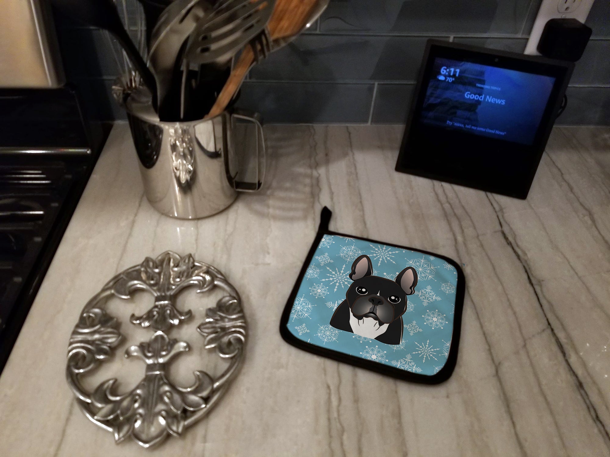 Snowflake French Bulldog Pot Holder Set of 2 Heat Resistant Quilted Hot Pads 7.5 x 7.5 Inch, Insulated Kitchen Trivets for Cooking & Baking