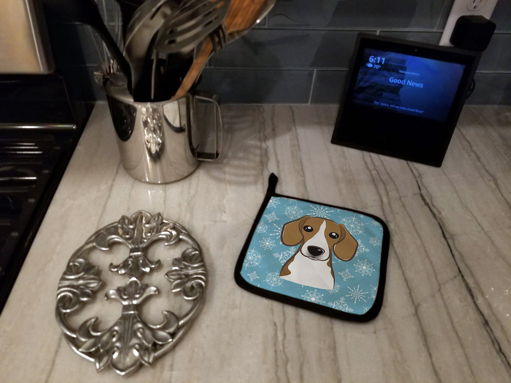 Snowflake Beagle Pot Holder Set of 2 Heat Resistant Quilted Hot Pads 7.5 x 7.5 Inch, Insulated Kitchen Trivets for Cooking & Baking