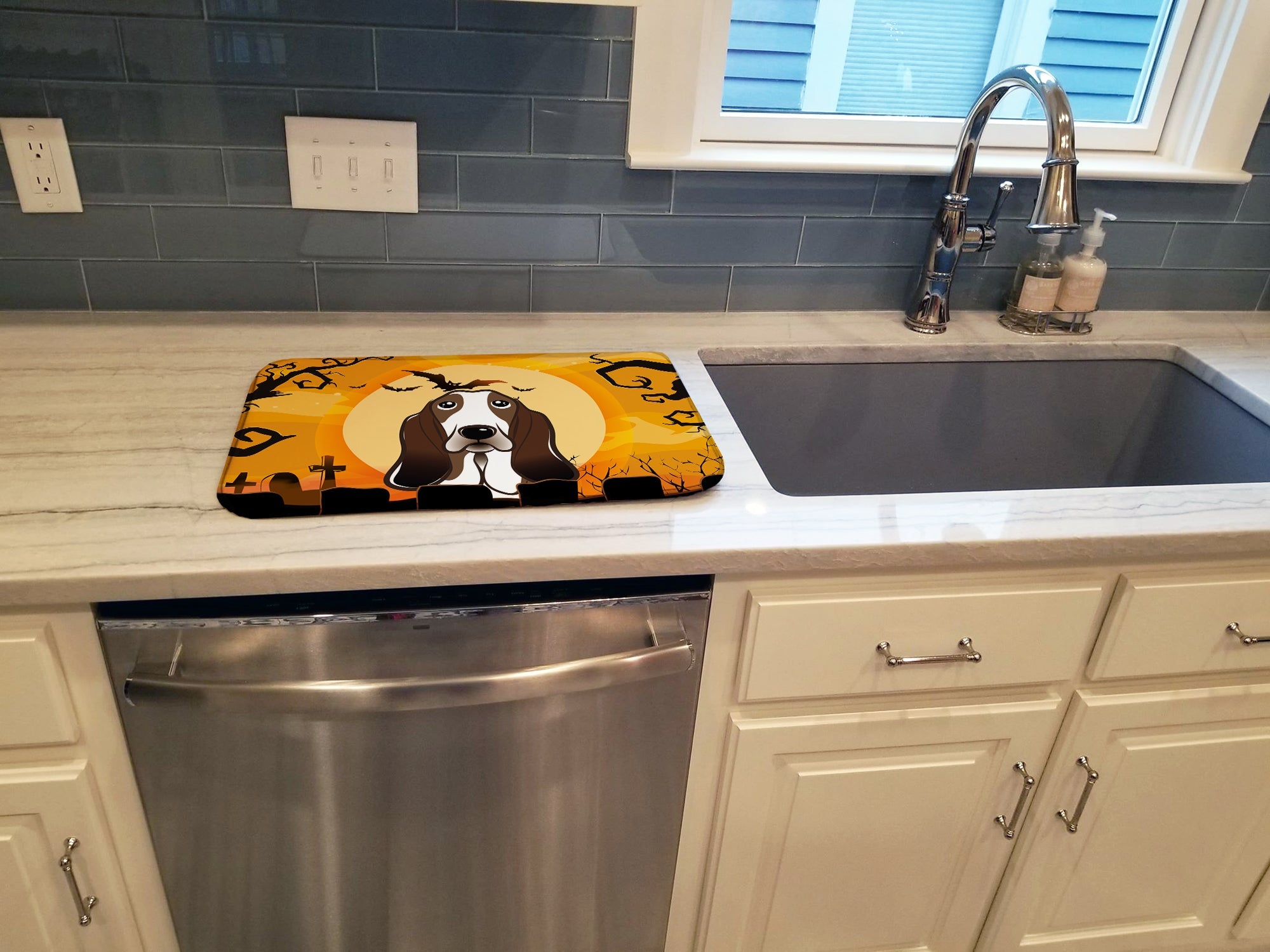 Halloween Basset Hound Dish Drying Mat Absorbent Dish Drying Mat Pad for Kitchen Counter Dish Drainer Mat for Countertop, 14 x 21", Multicolor