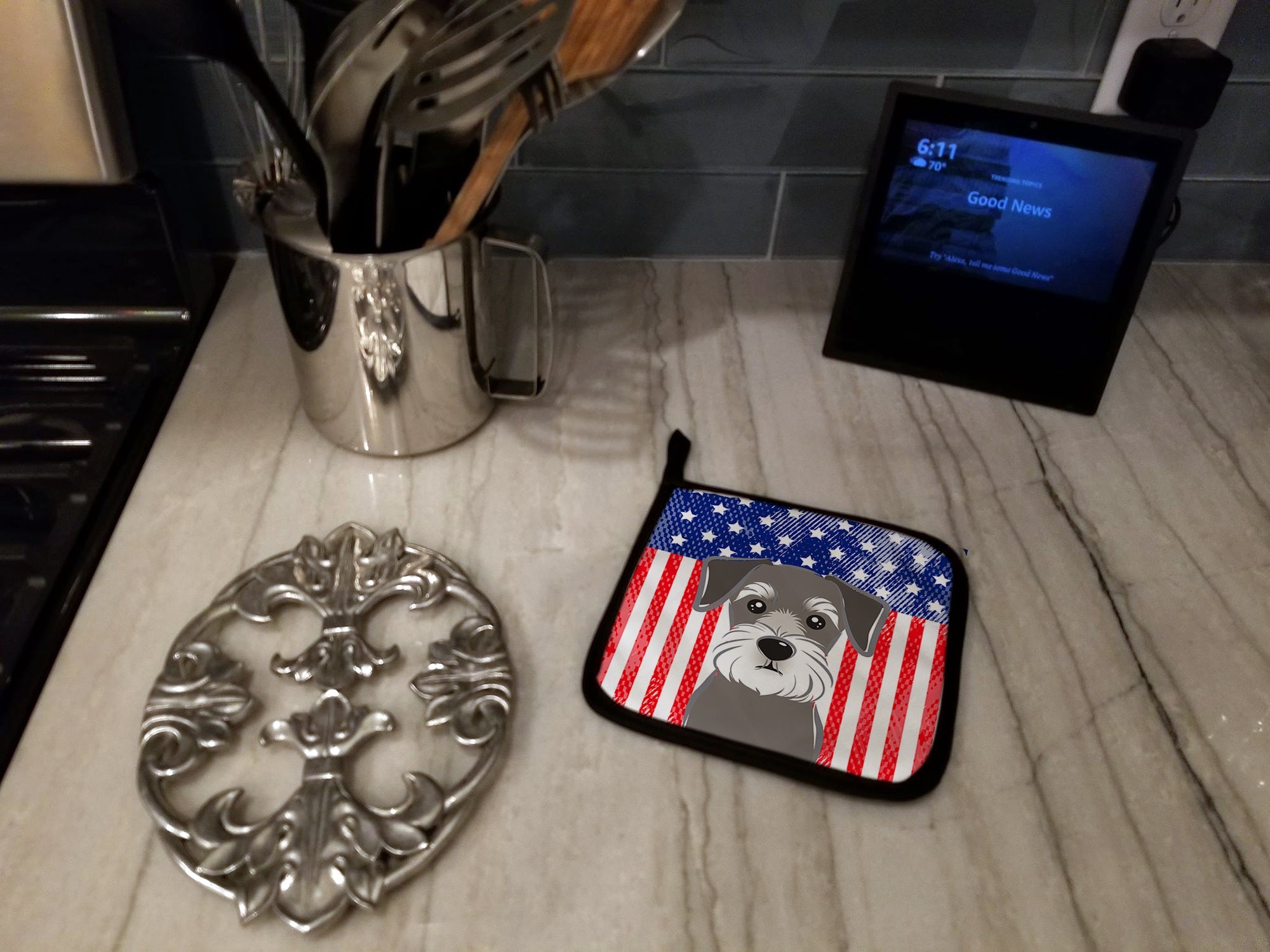 American Flag and Schnauzer Pot Holder Set of 2 Heat Resistant Quilted Hot Pads 7.5 x 7.5 Inch, Insulated Kitchen Trivets for Cooking & Baking