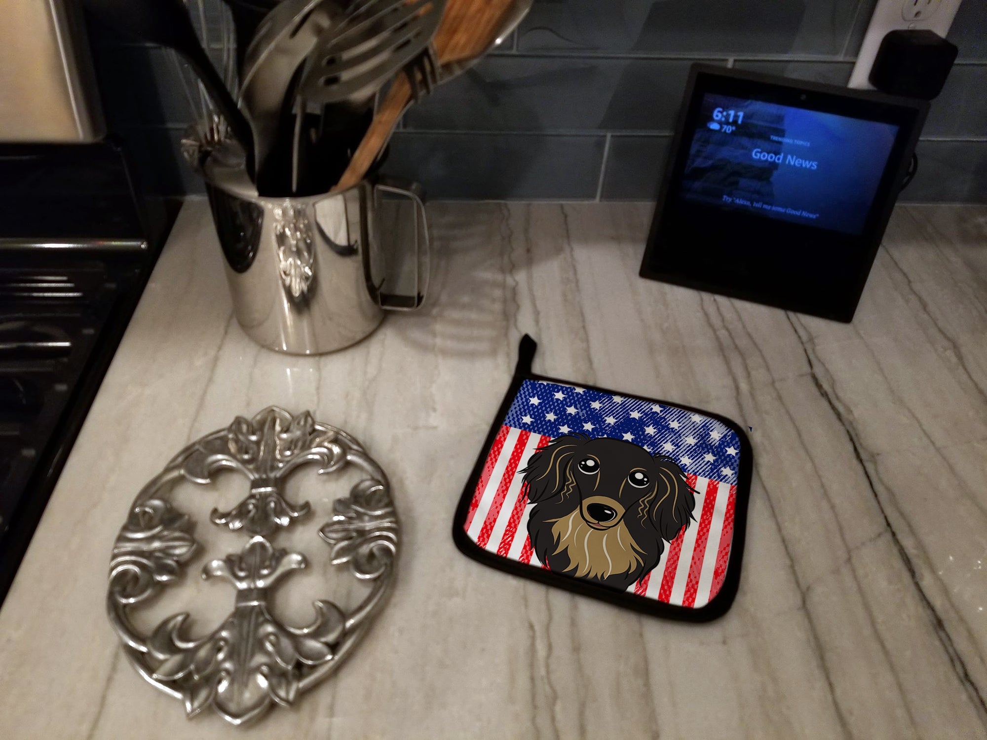 American Flag and Longhair Black and Tan Dachshund Pot Holder Set of 2 Heat Resistant Quilted Hot Pads 7.5 x 7.5 Inch, Insulated Kitchen Trivets for Cooking & Baking