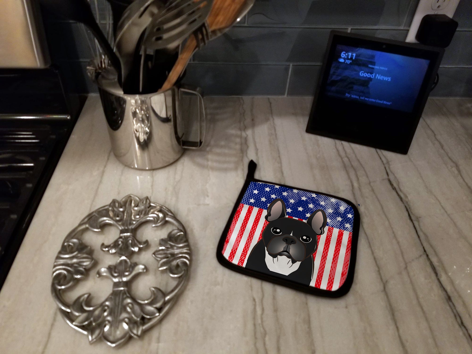American Flag and French Bulldog Pot Holder Set of 2 Heat Resistant Quilted Hot Pads 7.5 x 7.5 Inch, Insulated Kitchen Trivets for Cooking & Baking