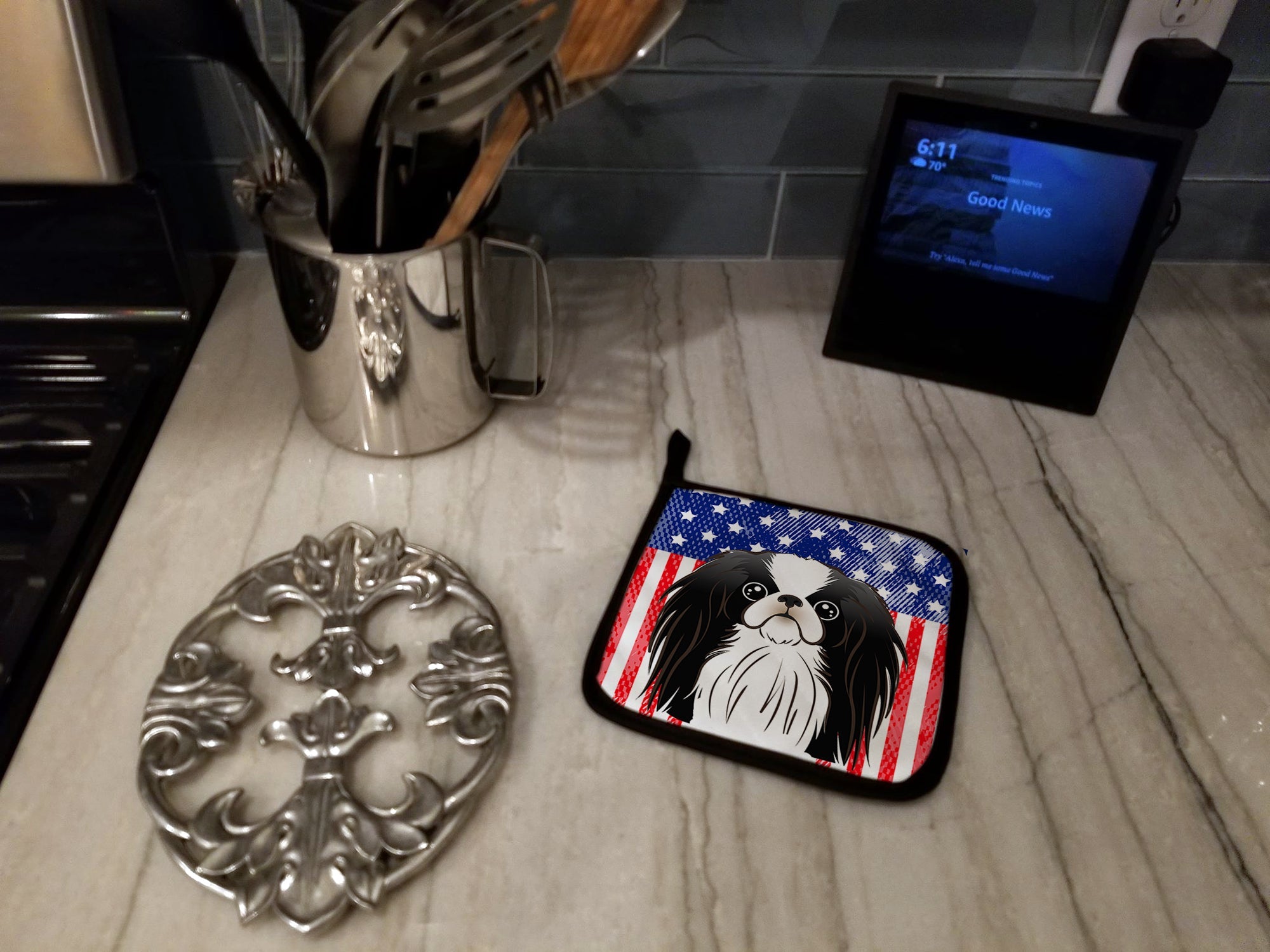 American Flag and Japanese Chin Pot Holder Set of 2 Heat Resistant Quilted Hot Pads 7.5 x 7.5 Inch, Insulated Kitchen Trivets for Cooking & Baking