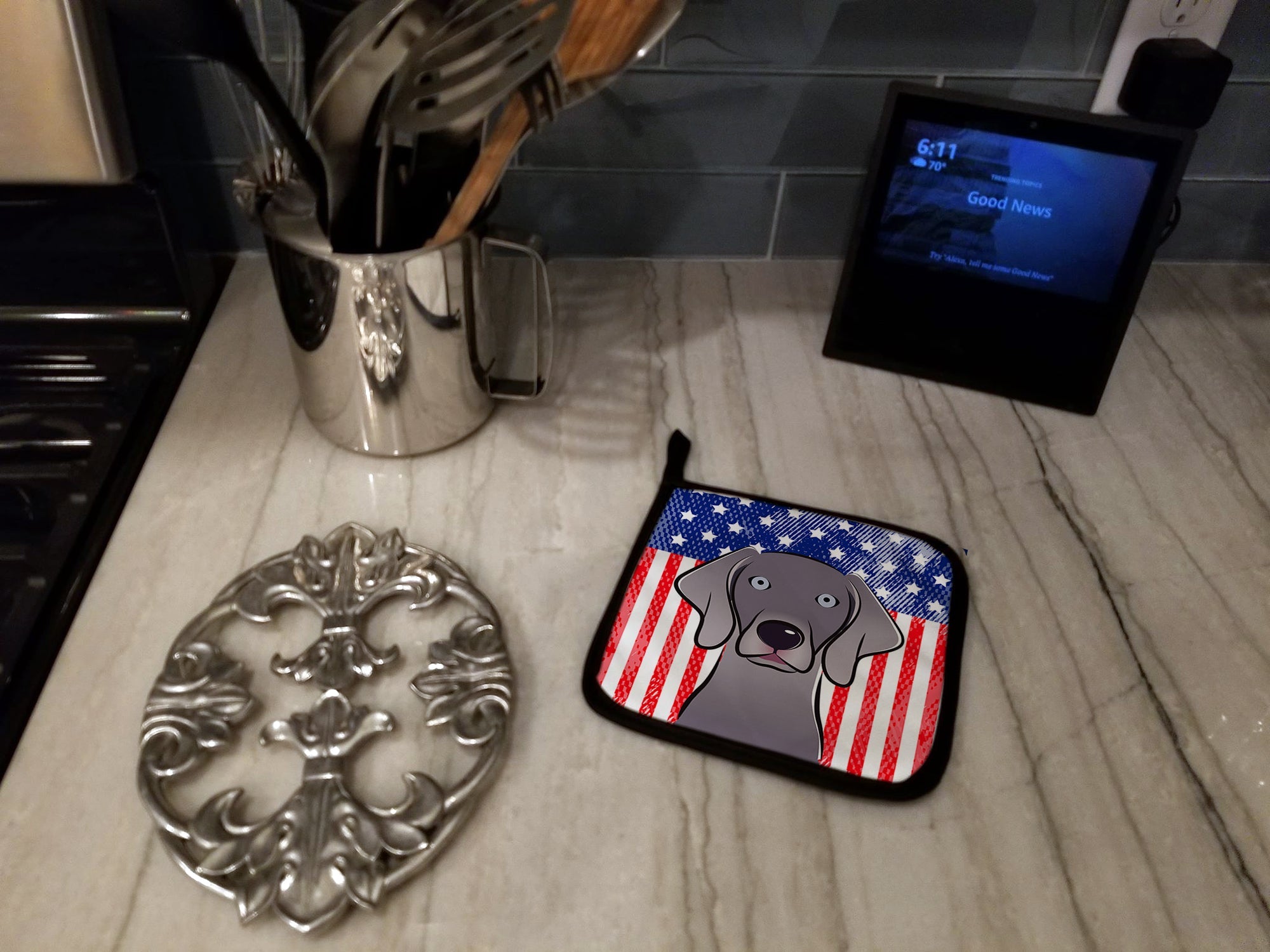 American Flag and Weimaraner Pot Holder Set of 2 Heat Resistant Quilted Hot Pads 7.5 x 7.5 Inch, Insulated Kitchen Trivets for Cooking & Baking