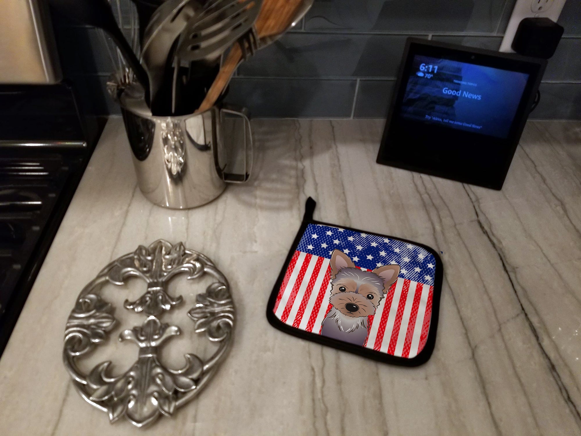 American Flag and Yorkie Puppy Pot Holder Set of 2 Heat Resistant Quilted Hot Pads 7.5 x 7.5 Inch, Insulated Kitchen Trivets for Cooking & Baking
