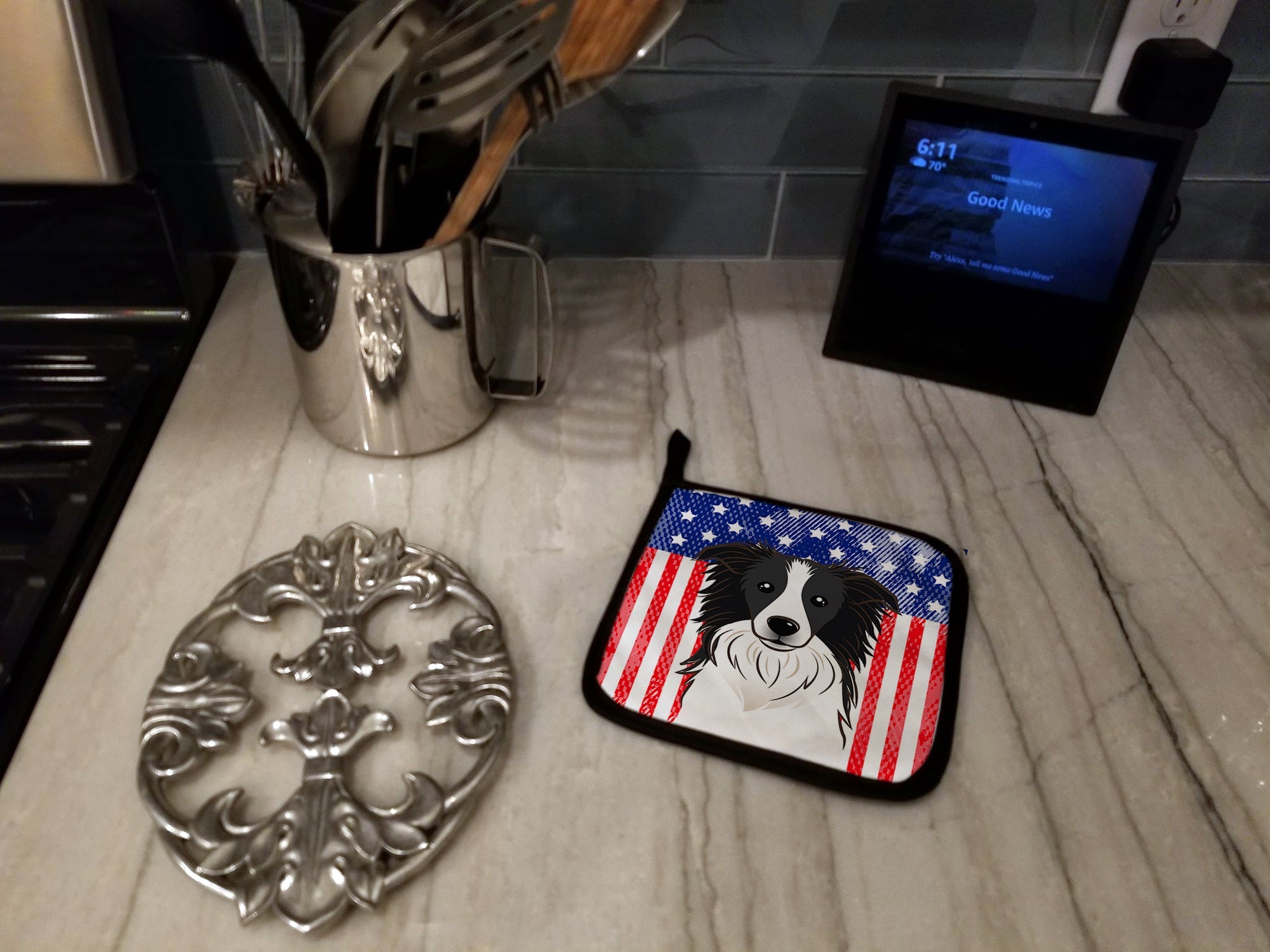 American Flag and Border Collie Pot Holder Set of 2 Heat Resistant Quilted Hot Pads 7.5 x 7.5 Inch, Insulated Kitchen Trivets for Cooking & Baking