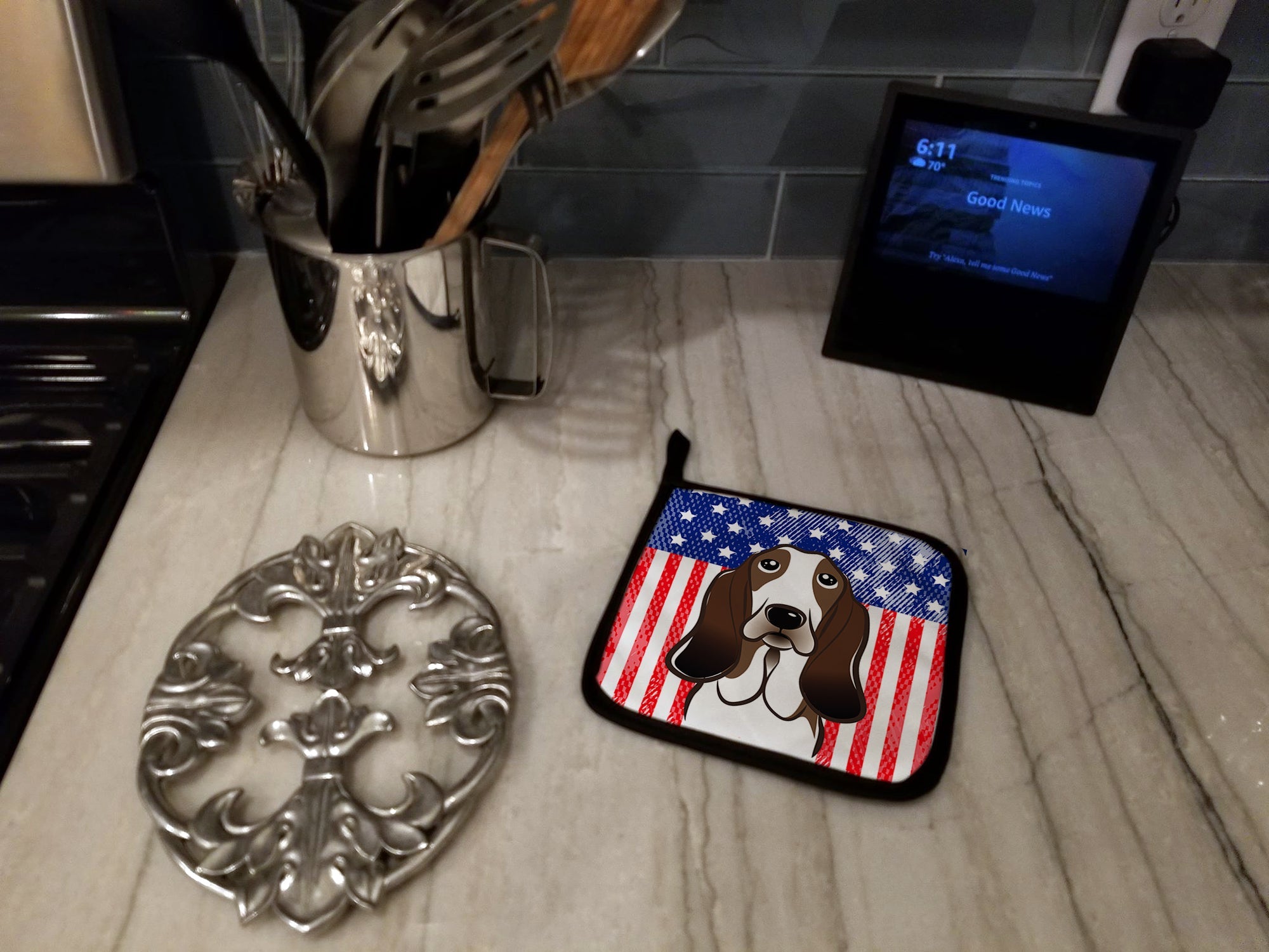 American Flag and Basset Hound Pot Holder Set of 2 Heat Resistant Quilted Hot Pads 7.5 x 7.5 Inch, Insulated Kitchen Trivets for Cooking & Baking