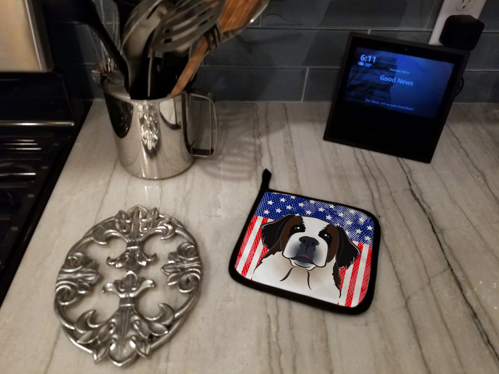 American Flag and Saint Bernard Pot Holder Set of 2 Heat Resistant Quilted Hot Pads 7.5 x 7.5 Inch, Insulated Kitchen Trivets for Cooking & Baking