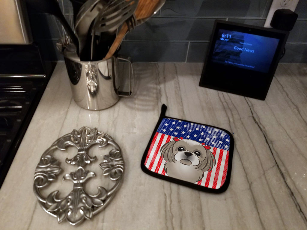 American Flag and Gray Silver Shih Tzu Pot Holder Set of 2 Heat Resistant Quilted Hot Pads 7.5 x 7.5 Inch, Insulated Kitchen Trivets for Cooking & Baking